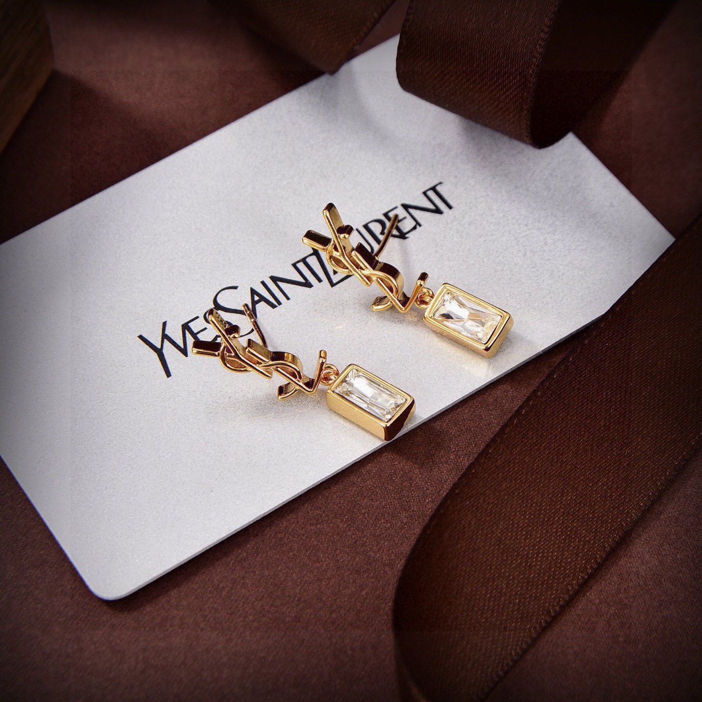 ❤️YSL 圣罗兰 字母耳钉 原装黄铜材质 Yves Saint Laurent 创立于1961年 优雅
