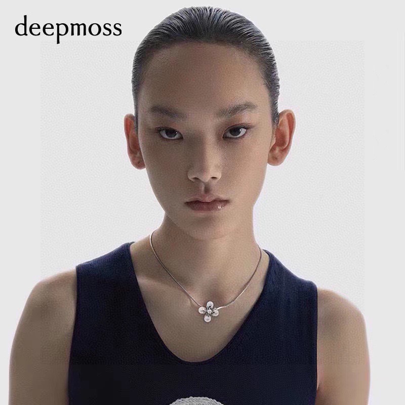 Celine Celine 新款珍珠项链 与众不同的设计 个性十足 颠覆你对传统耳环的印象 使其魅力爆灯