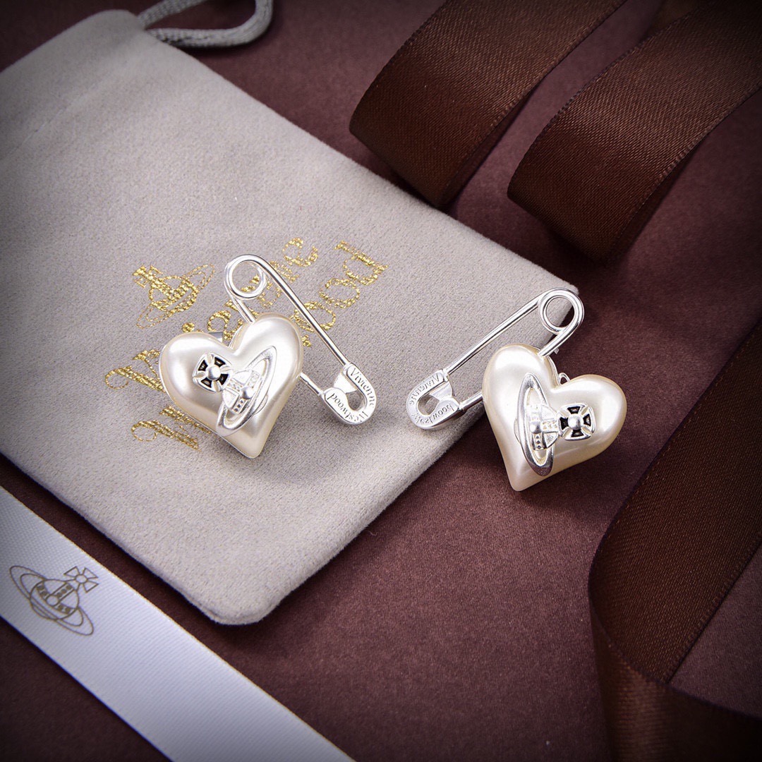 Vivienne Westwood Vivienne Westwood薇薇安西太后土星 耳环 优雅大方精工设计 非常修饰脸型 青春活力 一眼就被这款吸引了 非常漂亮的颜色搭配 又俏皮