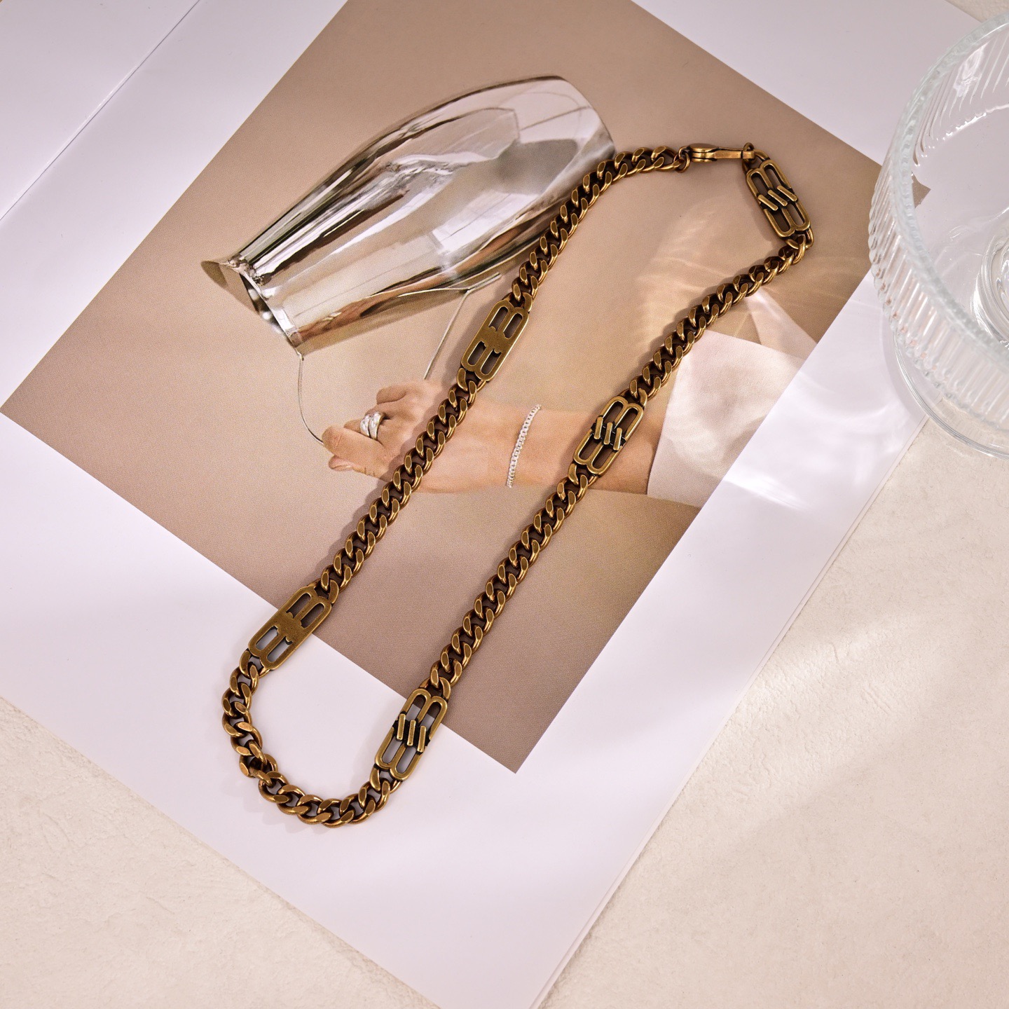 Balenciaga 新品 巴黎世家 Balenciaga 新款项链 一致黄铜材质。 火 设计独特 前卫 美女