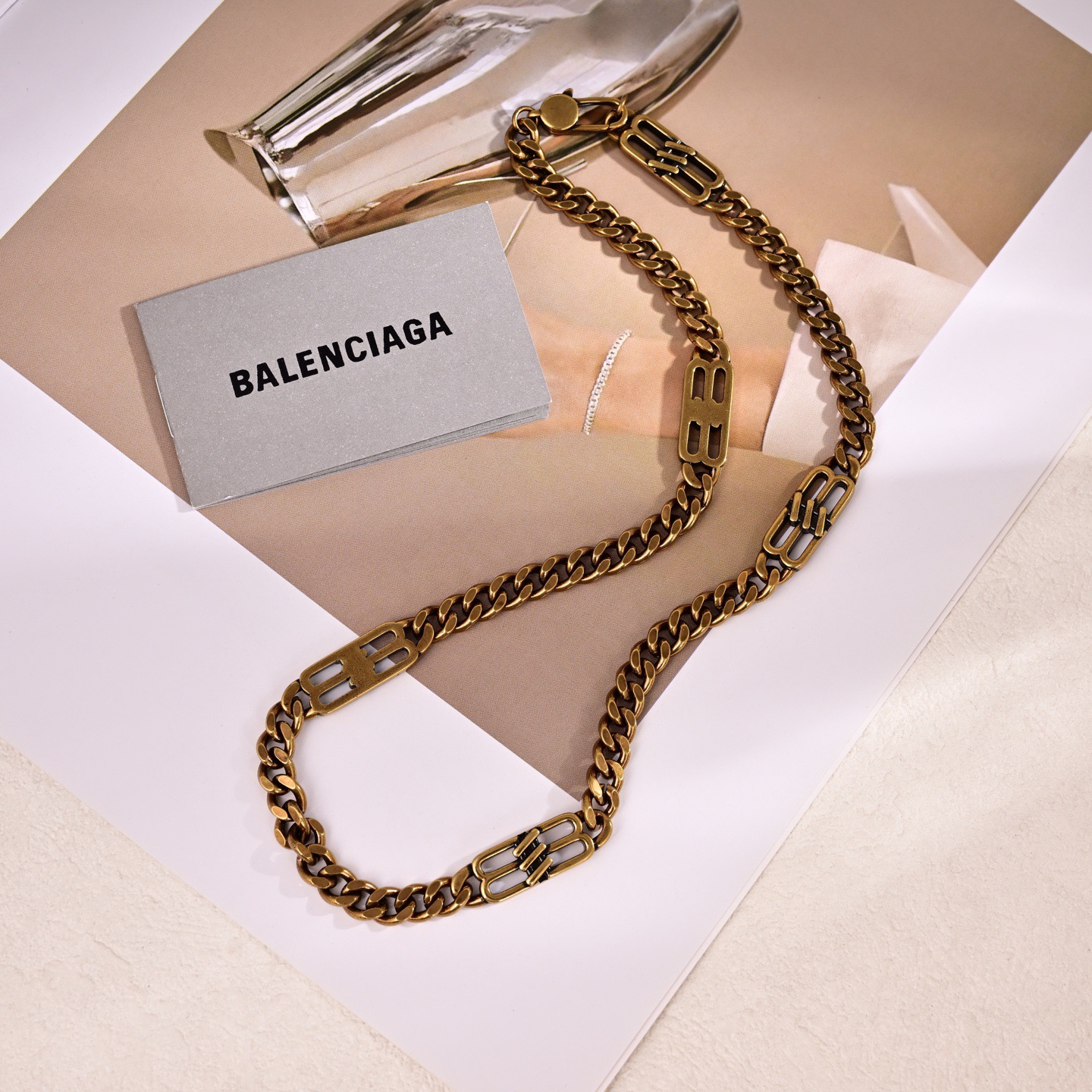 Balenciaga 新品 巴黎世家 Balenciaga 新款项链 一致黄铜材质。 火 设计独特 前卫 美女