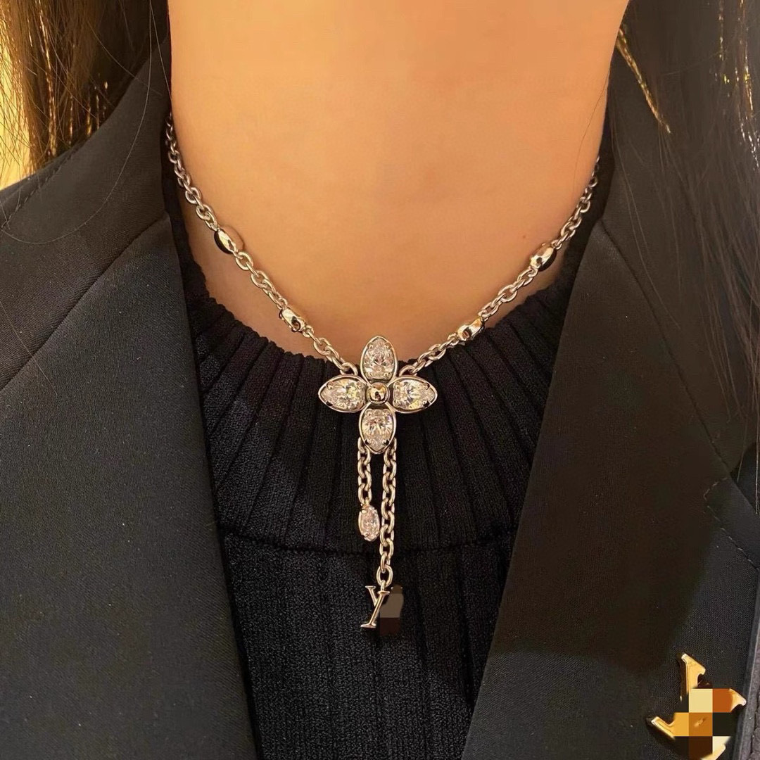 Louis Vuitton 项链 美毙了 LV 路易威登 四叶草套装 高端 定制 优雅知性 上档次 百搭款式 简直美的不能再美了