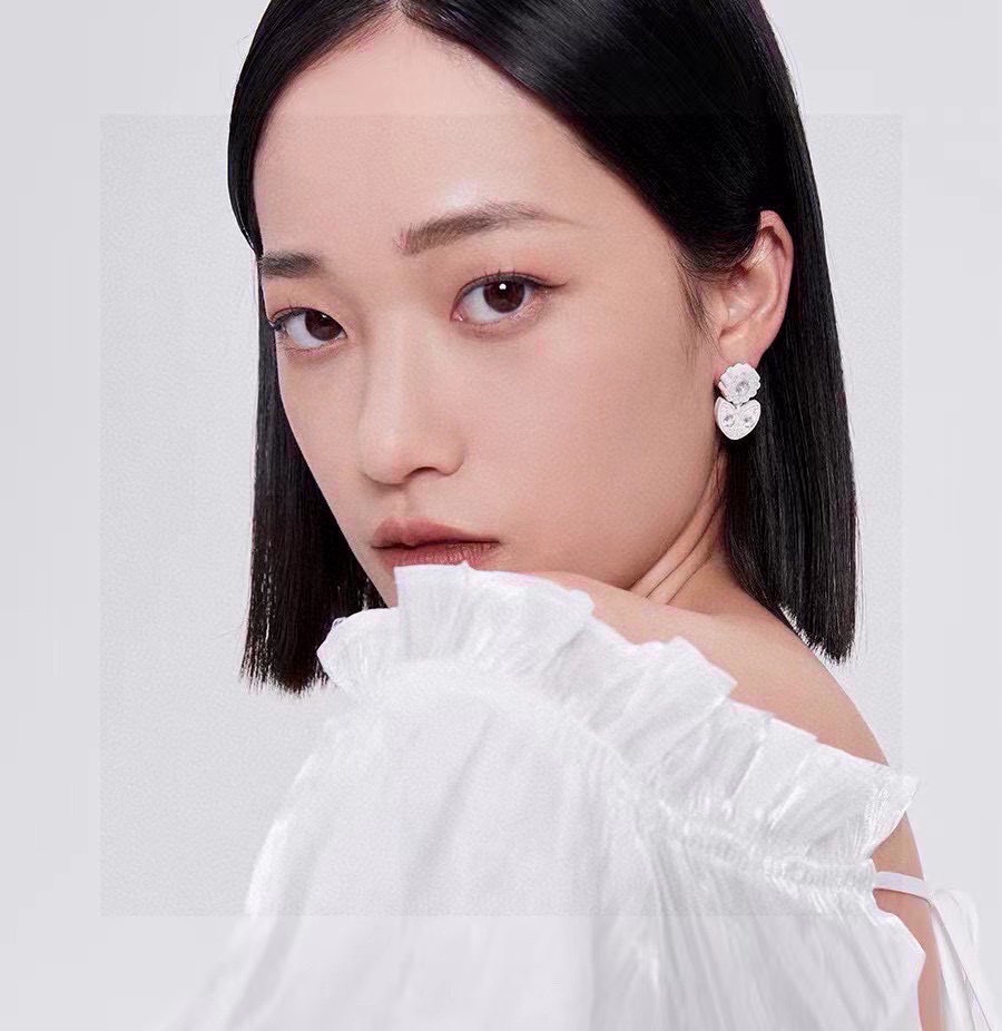 Bottega Veneta BV 新款耳坠 与众不同的设计 个性十足 颠覆你对传统耳环的印象 使其魅力爆灯