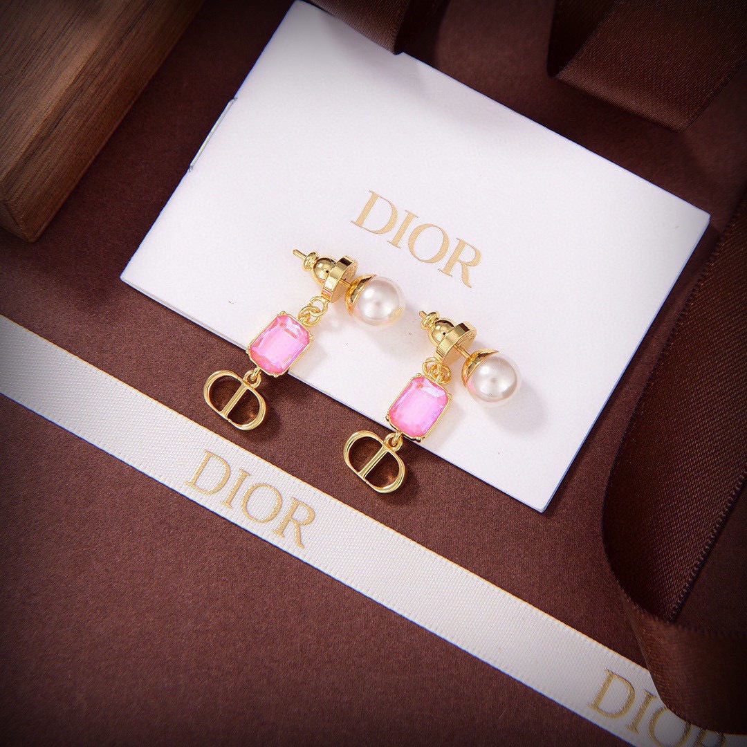 Dior 新款DIOR迪奥耳钉 一致黄铜材质 有质感