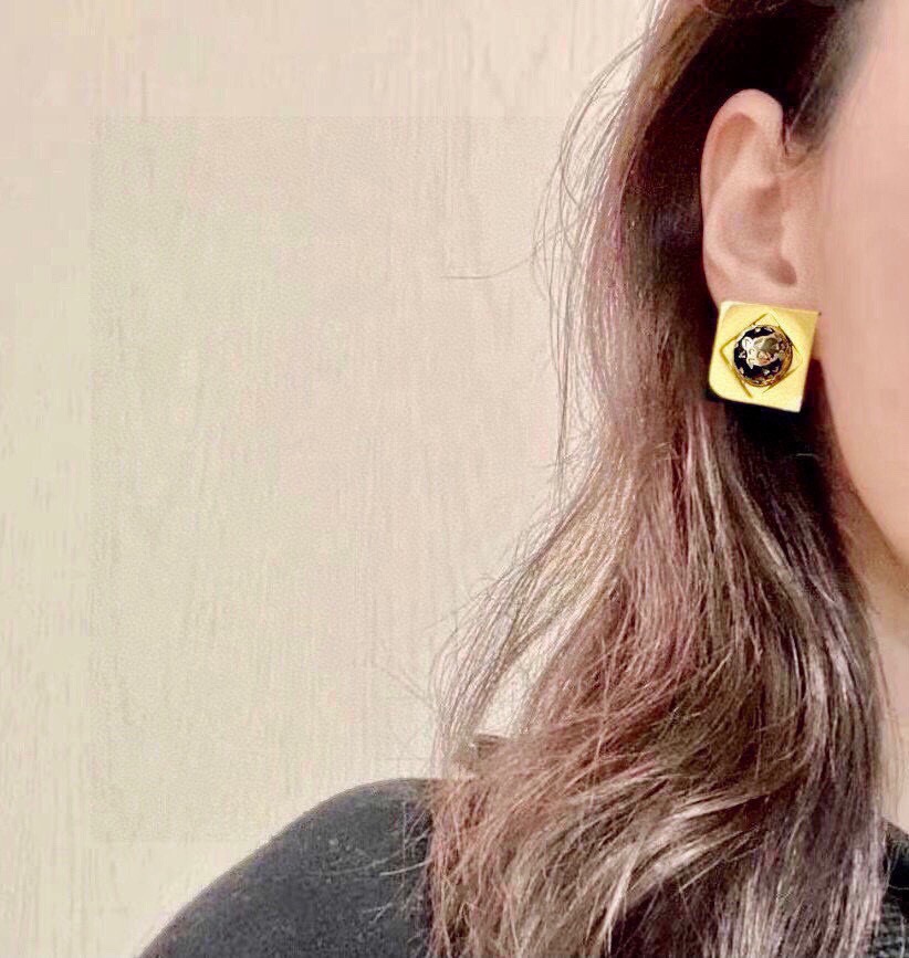 ❤️Celine 新款金色星球耳钉 与众不同的设计 个性十足 颠覆你对传统耳环的印象 使其魅力爆灯