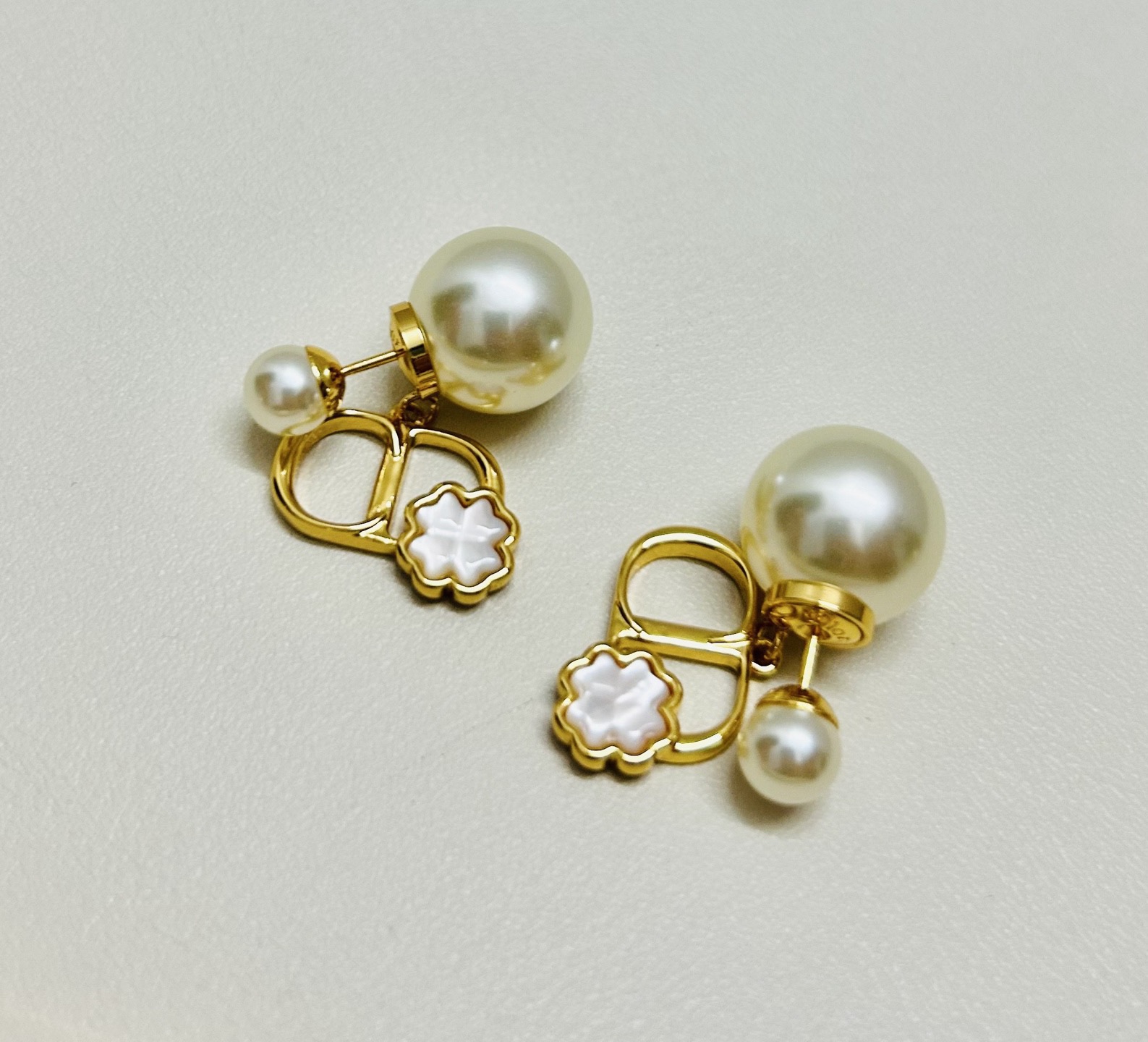 디올 귀걸이 134607 Dior Earrings 썸네일 이미지