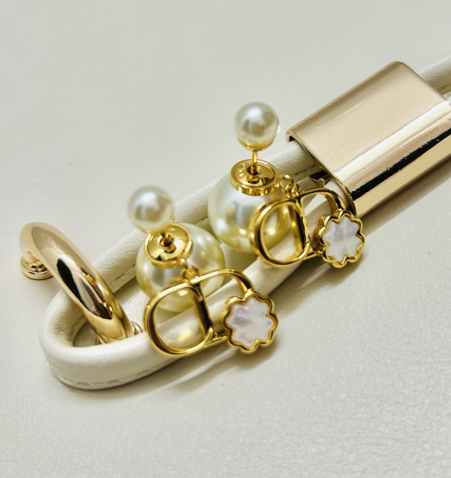 디올 귀걸이 134607 Dior Earrings 썸네일 이미지