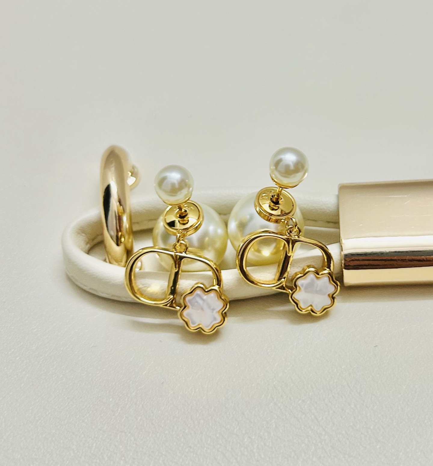 디올 귀걸이 134607 Dior Earrings 썸네일 이미지