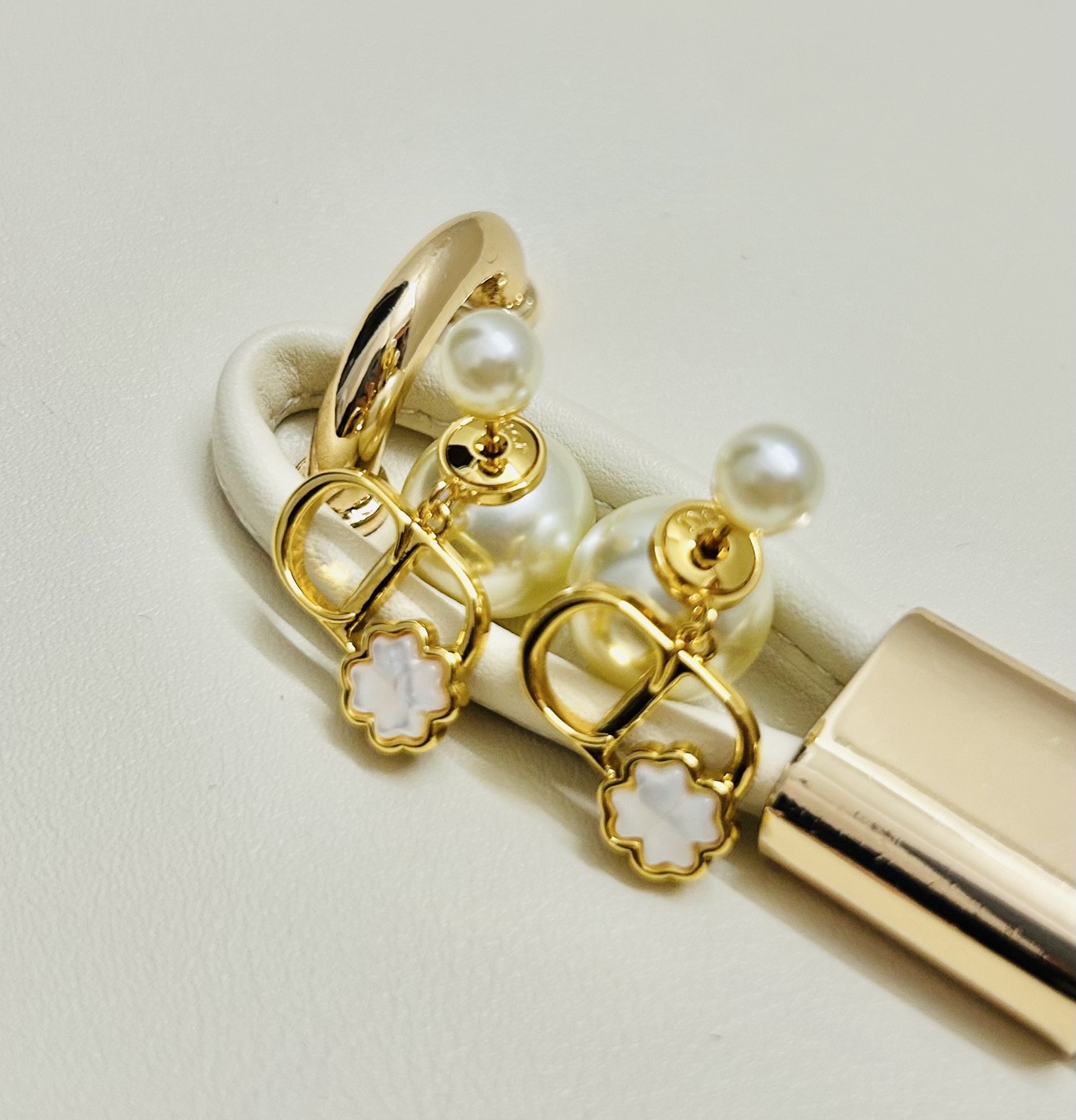 디올 귀걸이 134607 Dior Earrings 썸네일 이미지