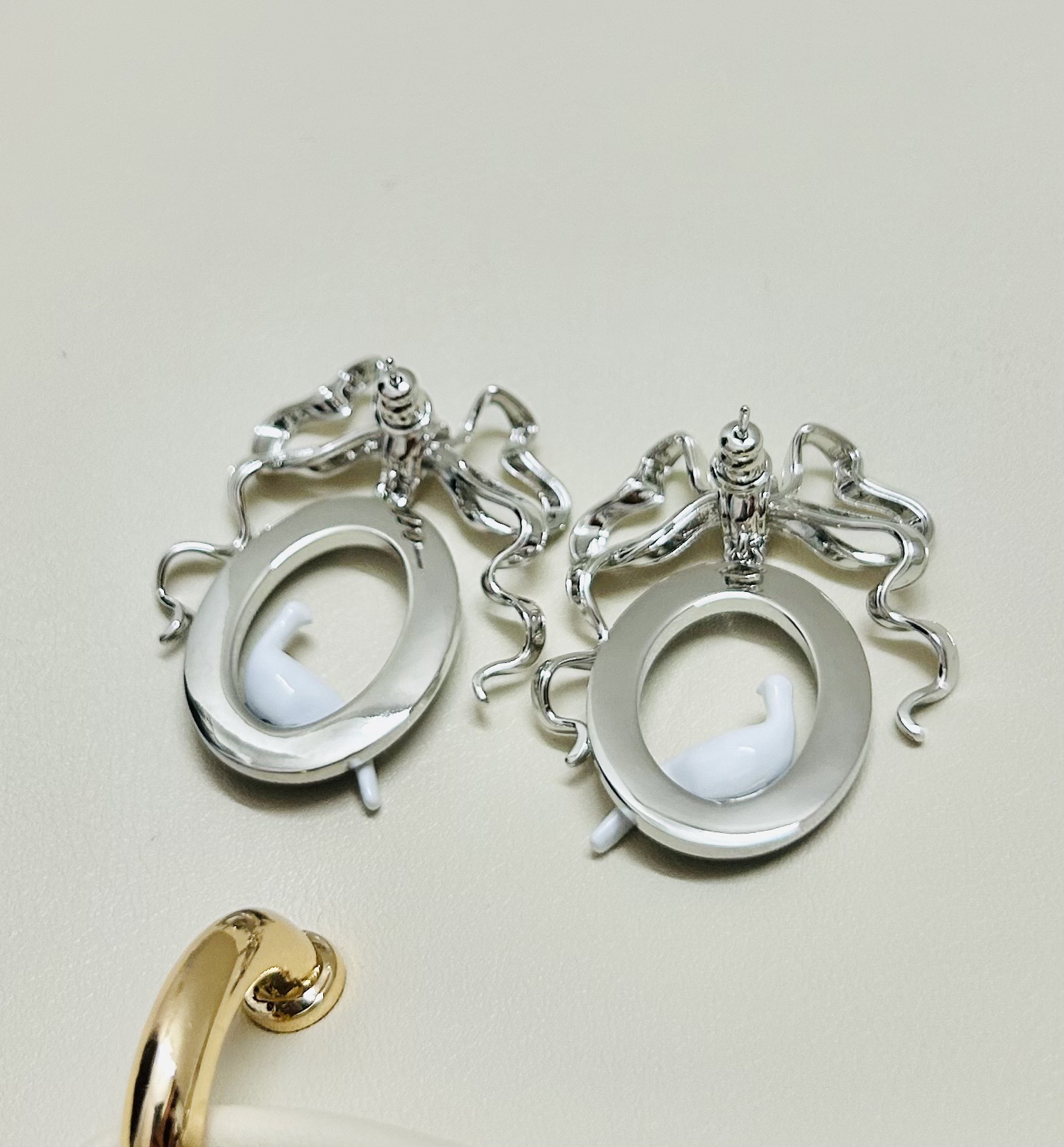 디올 귀걸이 134708 Dior Earrings 썸네일 이미지