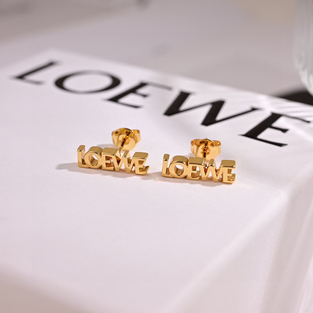 ❤️LOEWE 罗意威 耳钉 经典LOEW EAnagramLOGO设计 简约大气 优雅不凡，黄铜镀18