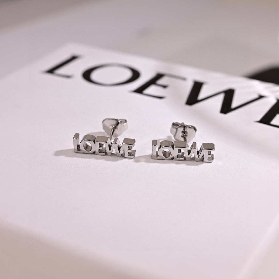 ❤️LOEWE 罗意威 耳钉 经典LOEW EAnagramLOGO设计 简约大气 优雅不凡，黄铜镀18