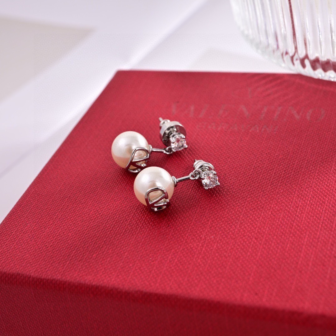❤️Valentino 华伦天奴 耳环💫重磅新品火爆网络来了 简约大方  时尚百搭✅ 金色耳钉🌟专柜一致