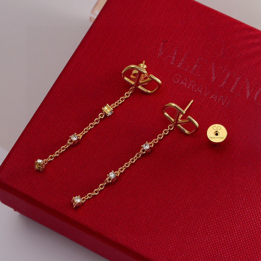 ❤️Valentino 华伦天奴 耳环💫重磅新品火爆网络来了 简约大方  时尚百搭✅ 金色耳钉🌟专柜一致