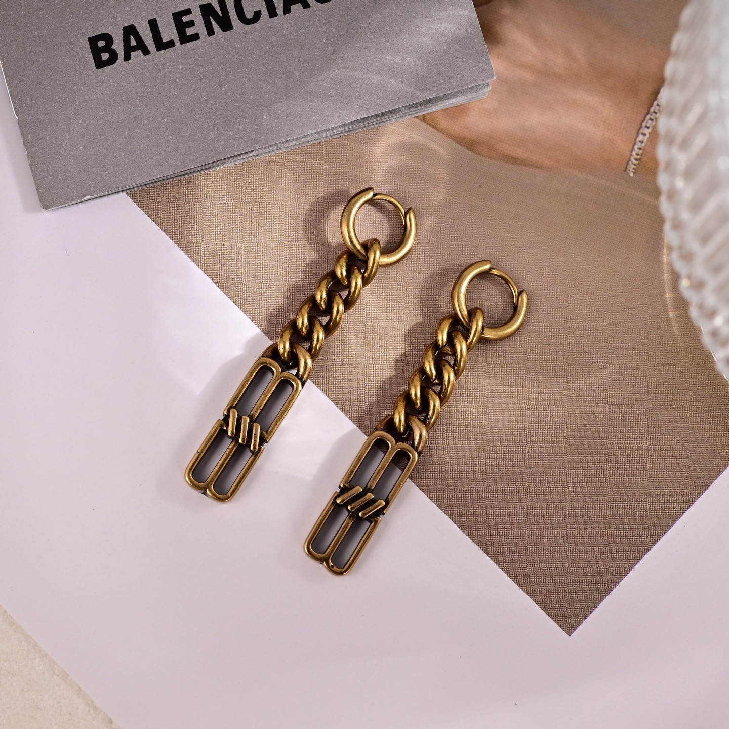 ❤️原单货🔹🔹新品 巴黎世家 Balenciaga 复古新款耳环🔹专柜一致黄铜材质。 火爆款出货 设计独