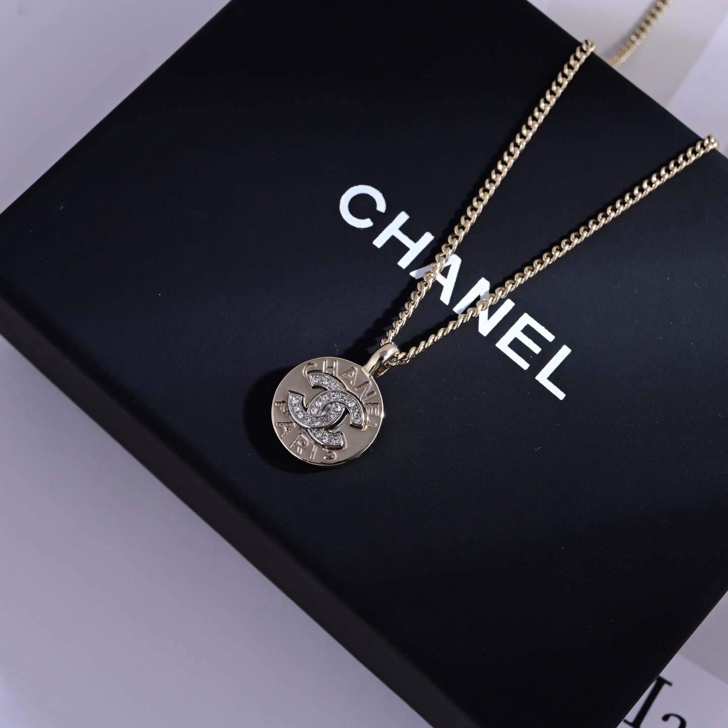 项链👌官网打版 小香 CHANEL 套装😍优雅大方精工设计   雕刻 非常修饰脸型    青春活力   
