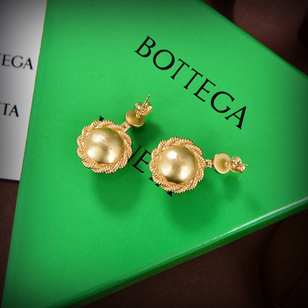 ❤️BOTTEGA VENENTA 新款BV 耳钉❤️与众不同的设计 个性十足 颠覆你对传统耳环的印象 