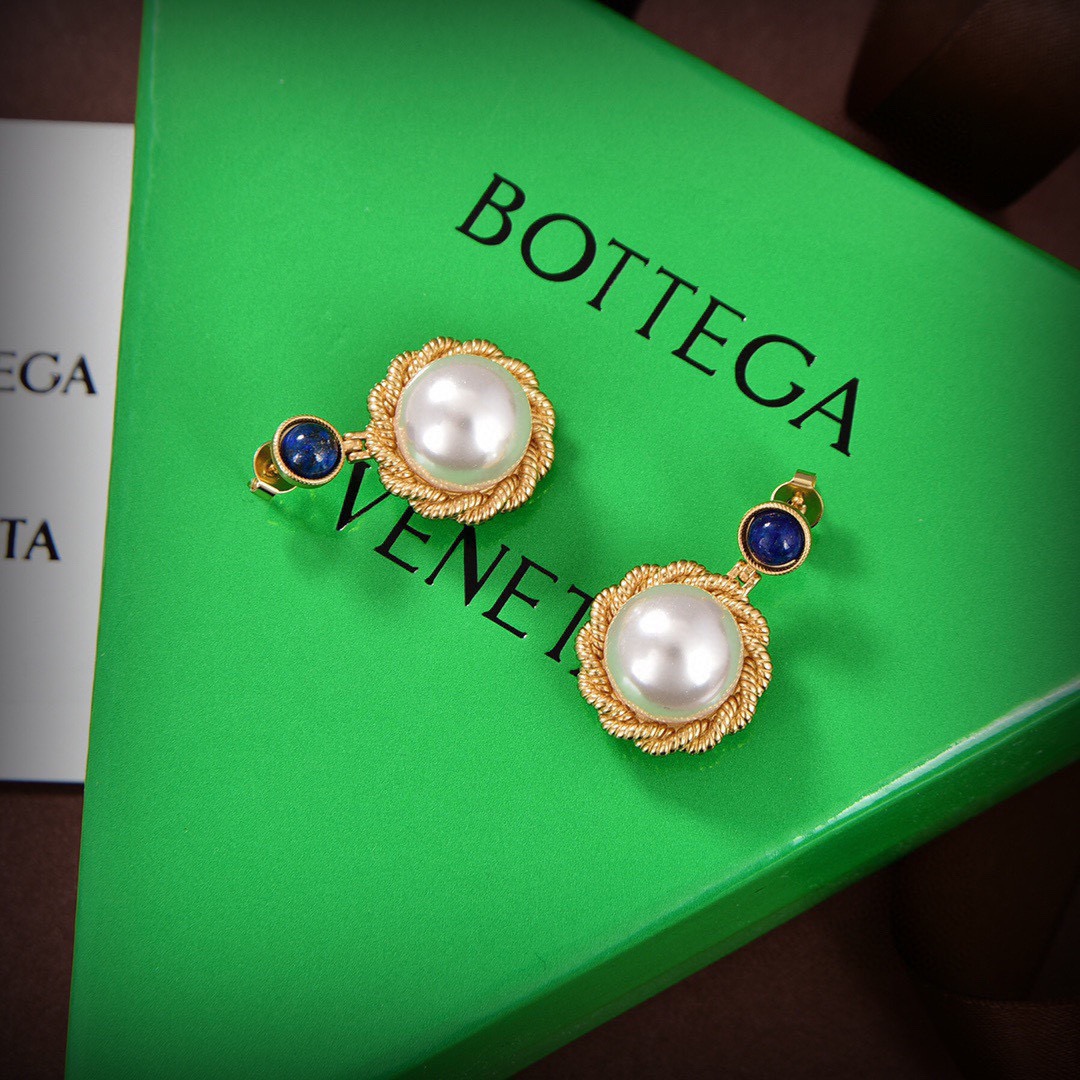 ❤️BOTTEGA VENENTA 新款BV 耳钉❤️与众不同的设计 个性十足 颠覆你对传统耳环的印象 