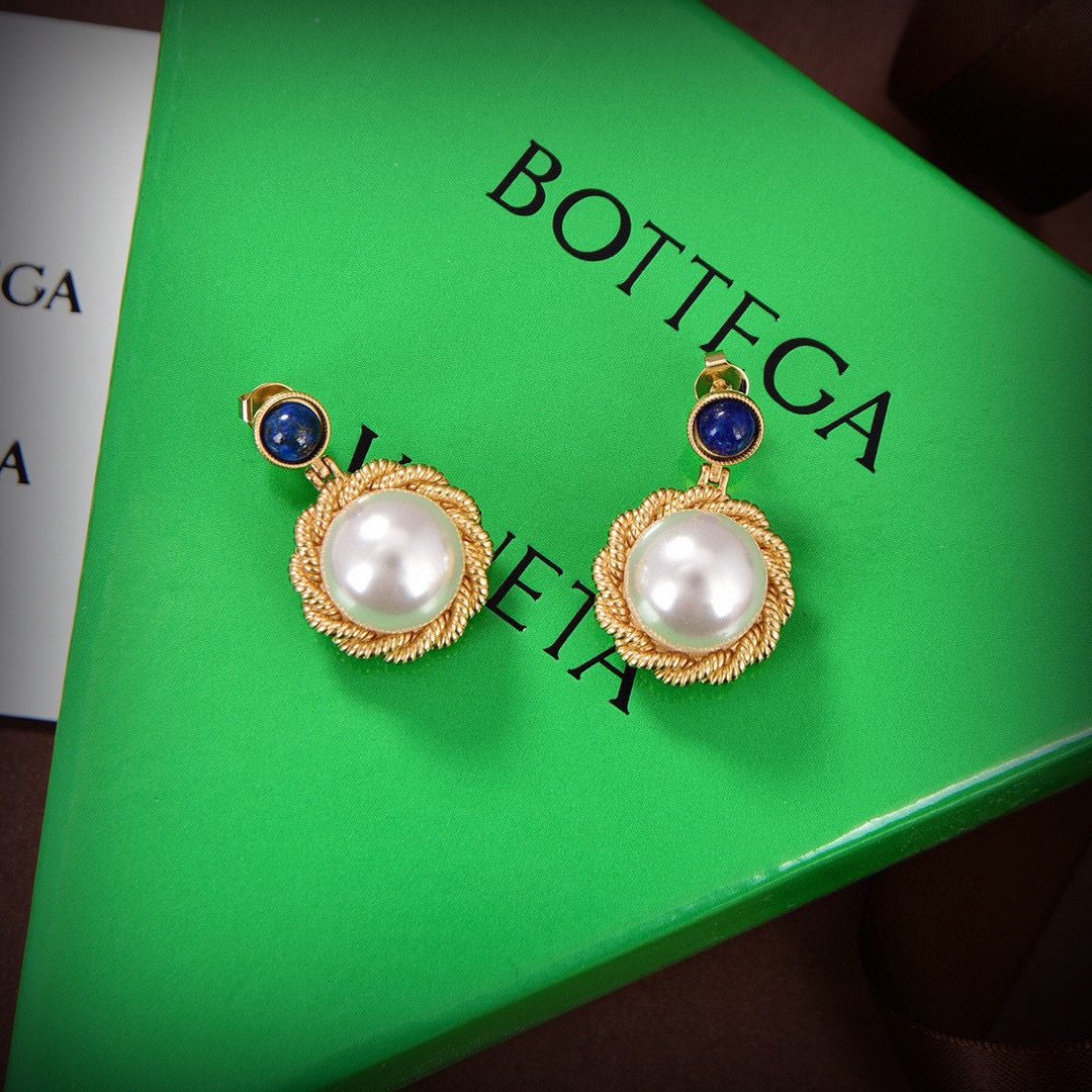 ❤️BOTTEGA VENENTA 新款BV 耳钉❤️与众不同的设计 个性十足 颠覆你对传统耳环的印象 