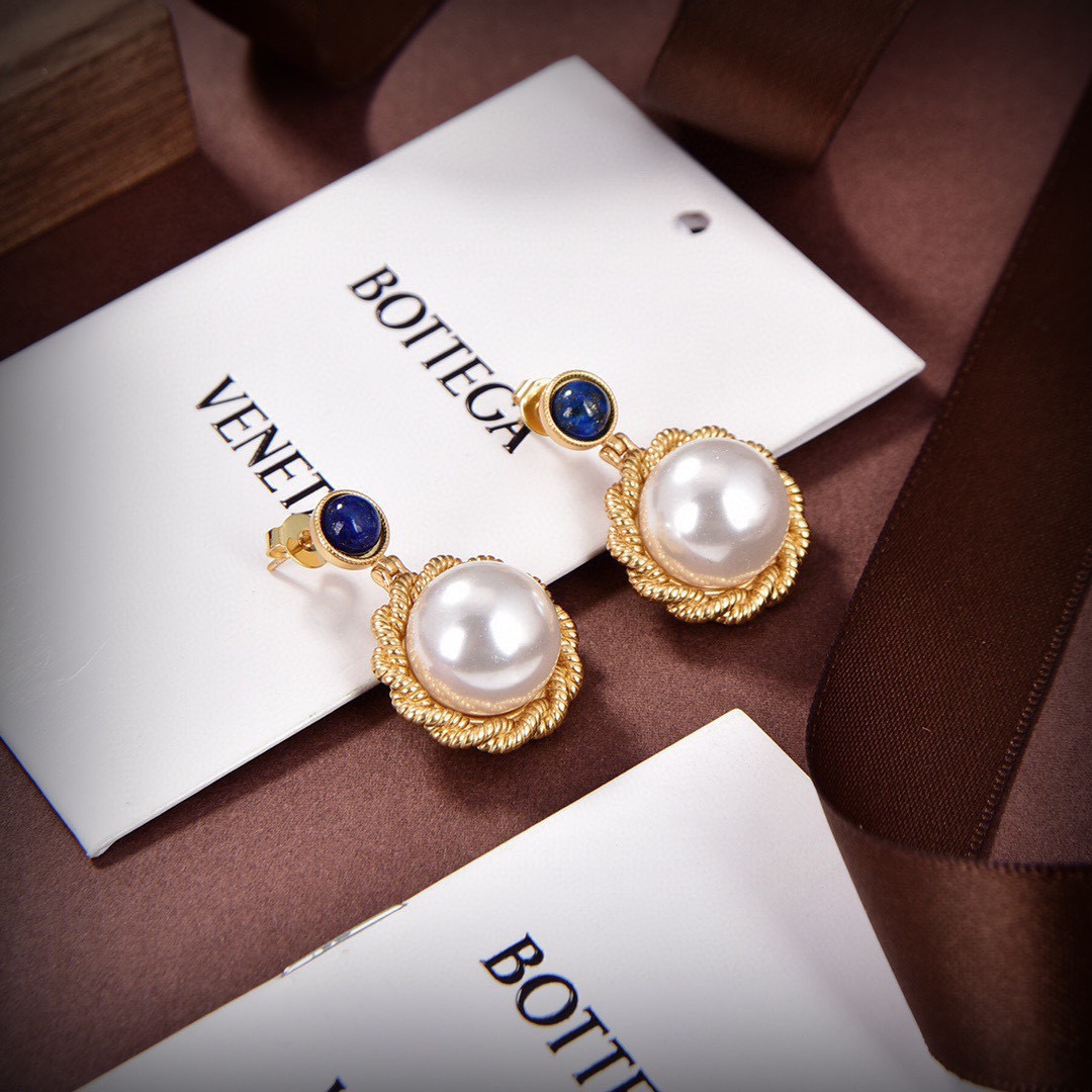 ❤️BOTTEGA VENENTA 新款BV 耳钉❤️与众不同的设计 个性十足 颠覆你对传统耳环的印象 