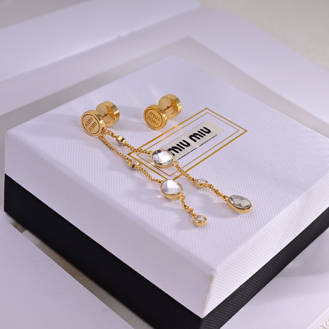 👌官网打版 miumiu字母耳钉耳坠  优雅大方精工设计   雕刻 非常修饰脸型    青春活力    