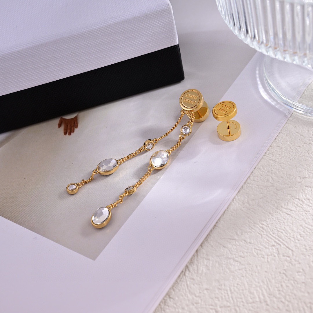 👌官网打版 miumiu字母耳钉耳坠  优雅大方精工设计   雕刻 非常修饰脸型    青春活力    