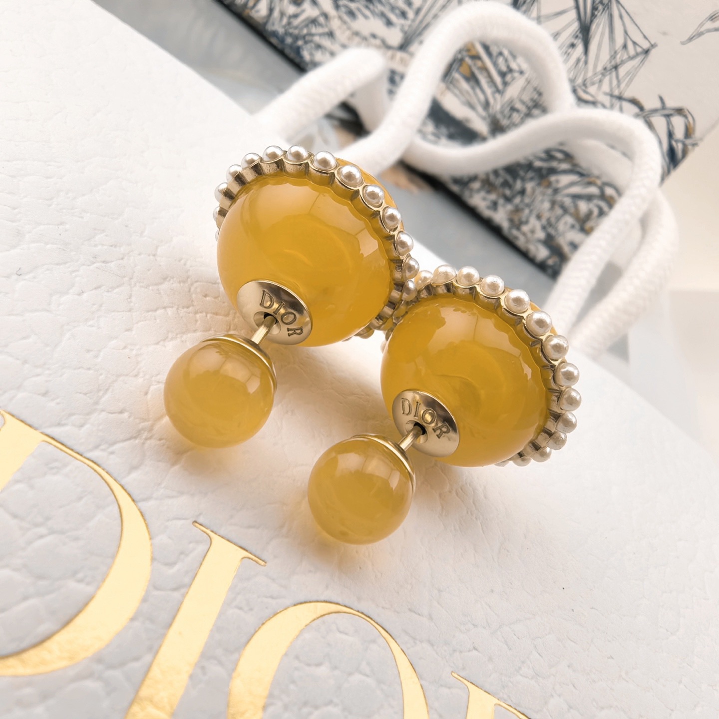 ❤️迪奥 新款👼一线大牌都爱的Dior·迪奥 新品字母耳环 金属质感逆袭版字母潮范儿抢风头  完全胜任现