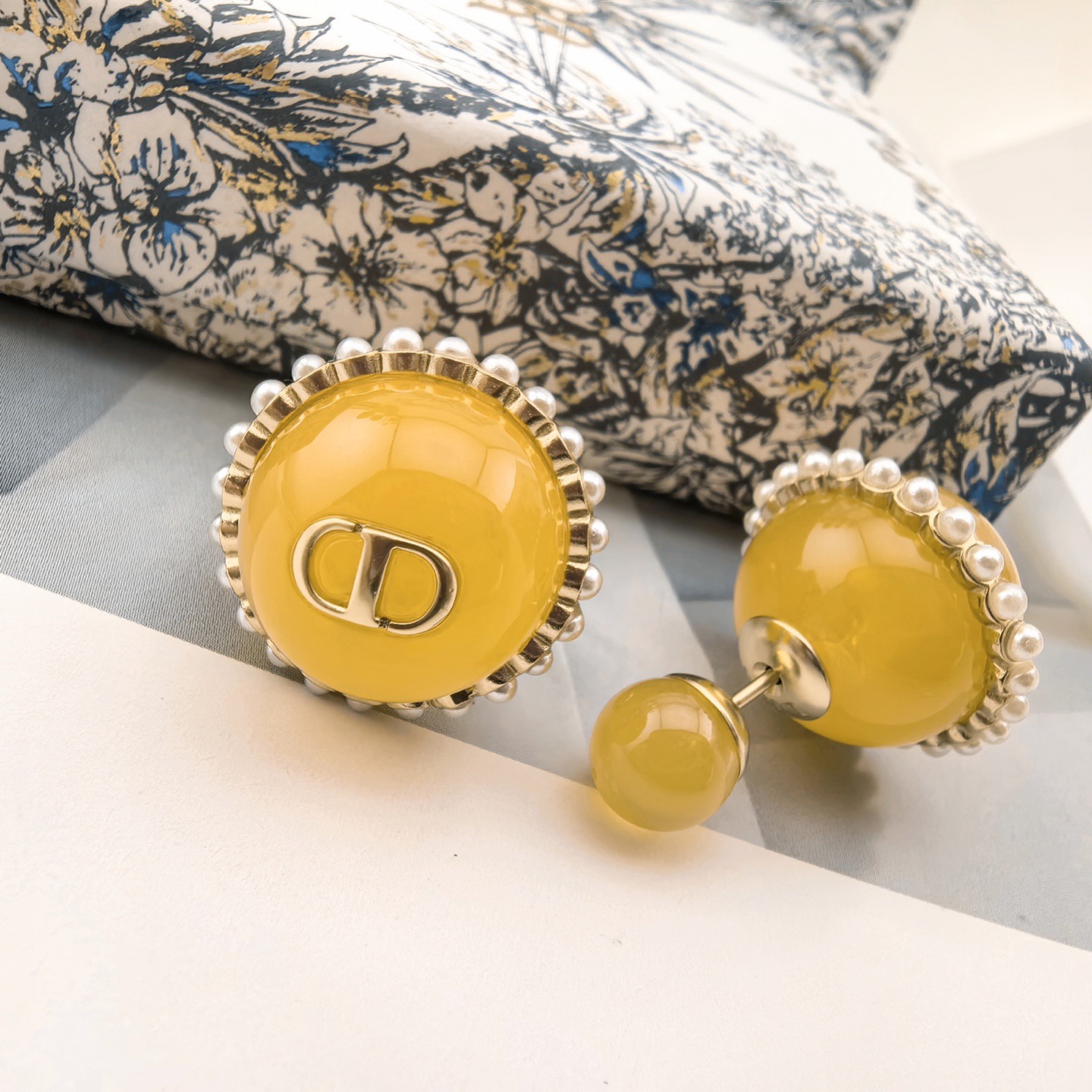 ❤️迪奥 新款👼一线大牌都爱的Dior·迪奥 新品字母耳环 金属质感逆袭版字母潮范儿抢风头  完全胜任现