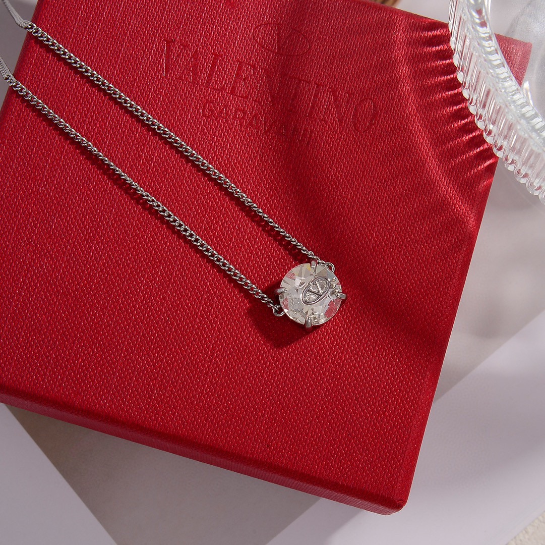 ❤️Valentino 华伦天奴 项链💫重磅新品火爆网络来了 简约大方  时尚百搭✅ 金色耳钉🌟专柜一致