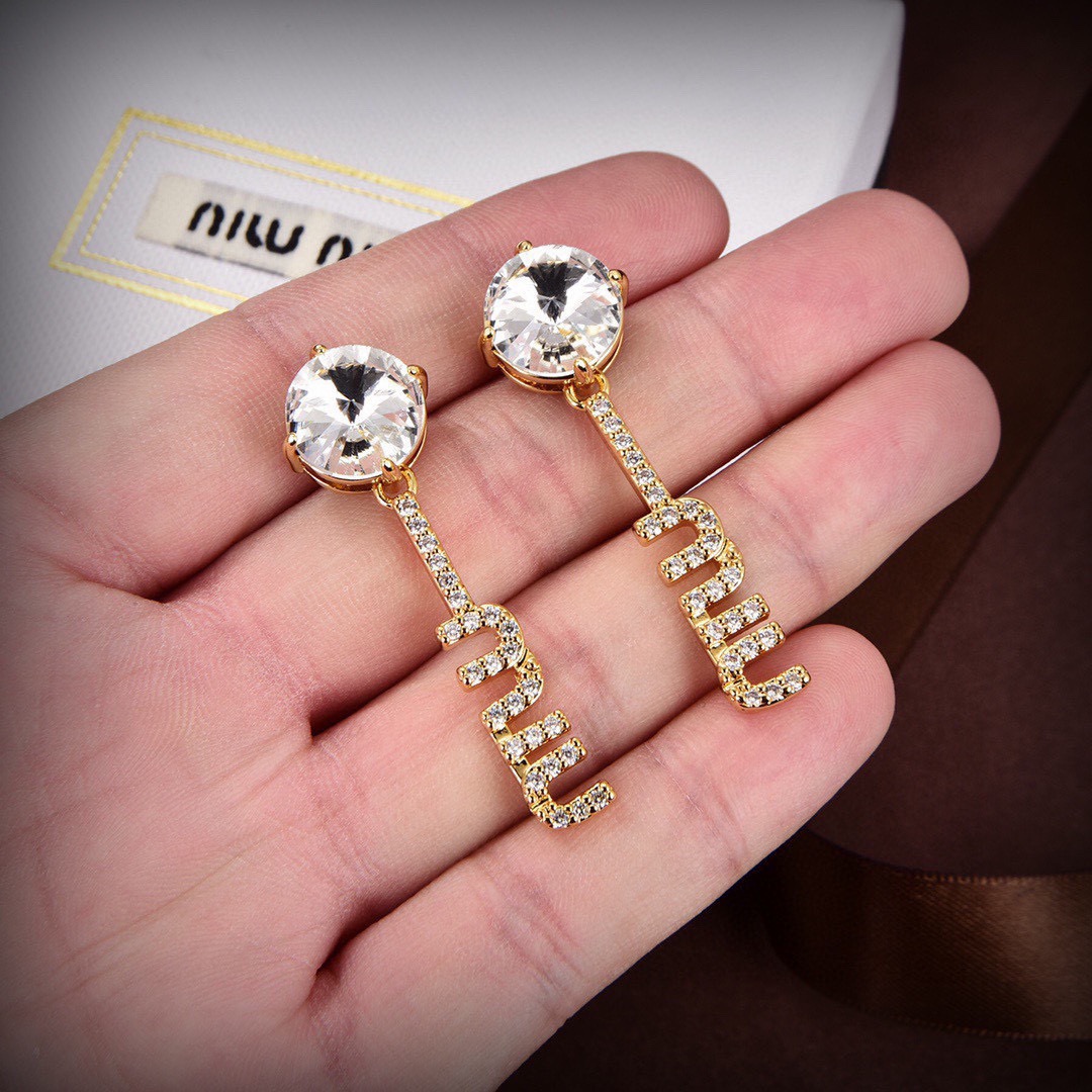 ❤️P新品❗☀原单货 ☀新款miumiu字母耳钉☀专柜一致黄铜材质 超级有质感