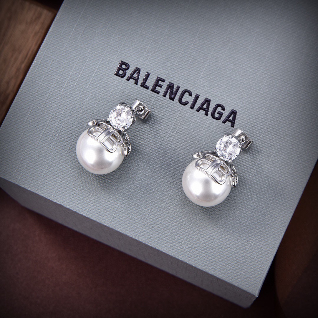 ❤️原单货🔹🔹新品 巴黎世家 Balenciaga 新款耳钉🔹专柜一致黄铜材质电镀18k金 火爆款出货 