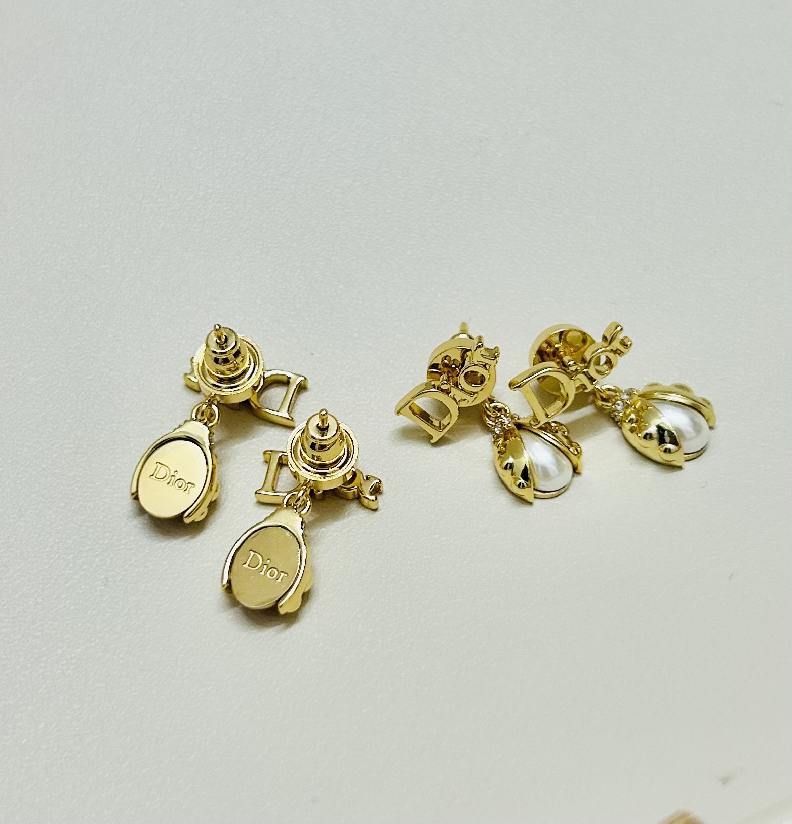❤️迪奥 新款👼一线大牌都爱的Dior·迪奥 新品字母DIOR瓢虫耳环 金属质感逆袭版字母潮范儿抢风头 