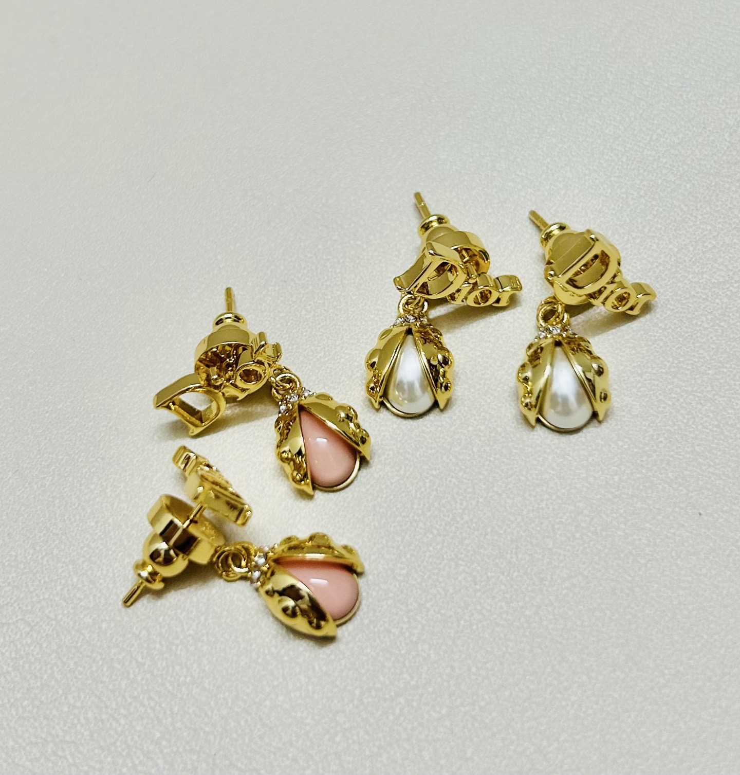❤️迪奥 新款👼一线大牌都爱的Dior·迪奥 新品字母DIOR瓢虫耳环 金属质感逆袭版字母潮范儿抢风头 