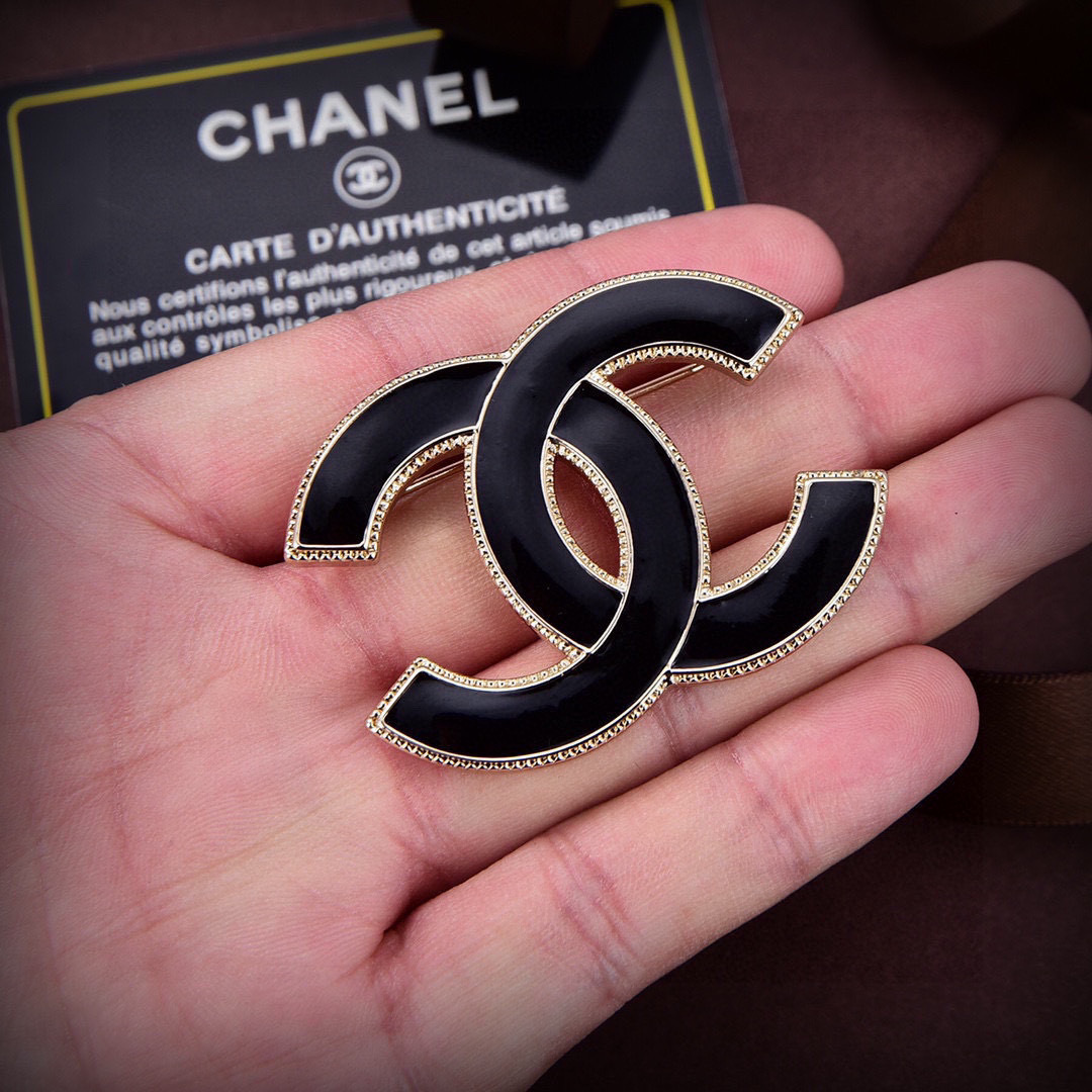 👌官网打版 小香 CHANEL胸针 优雅大方精工设计   雕刻 非常修饰脸型    青春活力    看惯