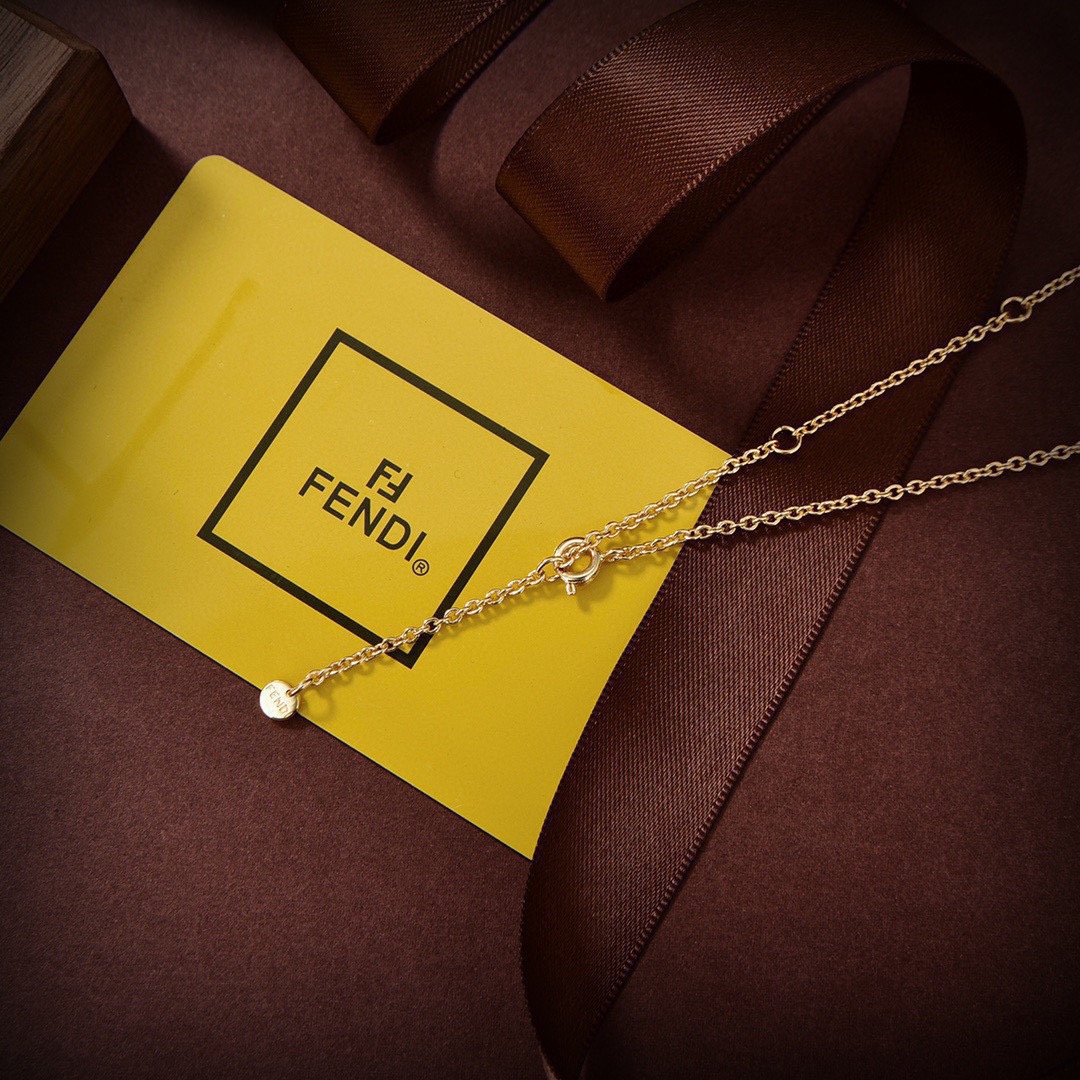 项链❤️FENDI 芬迪  包包套装💎 高端定制  爆款新款 简单大方 华丽登场 ，很难见到如此熟悉 素
