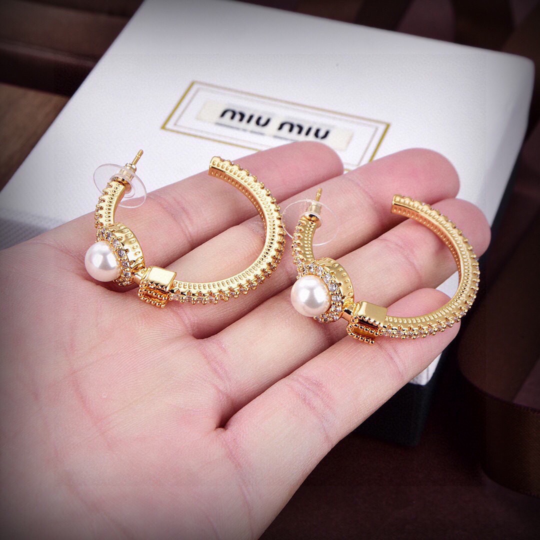 ❤️新品❗☀原单货 ☀新款miumiu字母金属耳环☀专柜一致黄铜材质 超级有质感