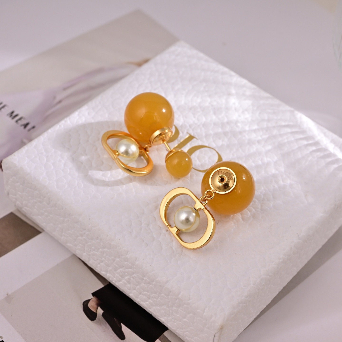 ❤️迪奥 新款👼一线大牌都爱的Dior·迪奥 新品字母CD耳环 金属质感逆袭版字母潮范儿抢风头  完全胜