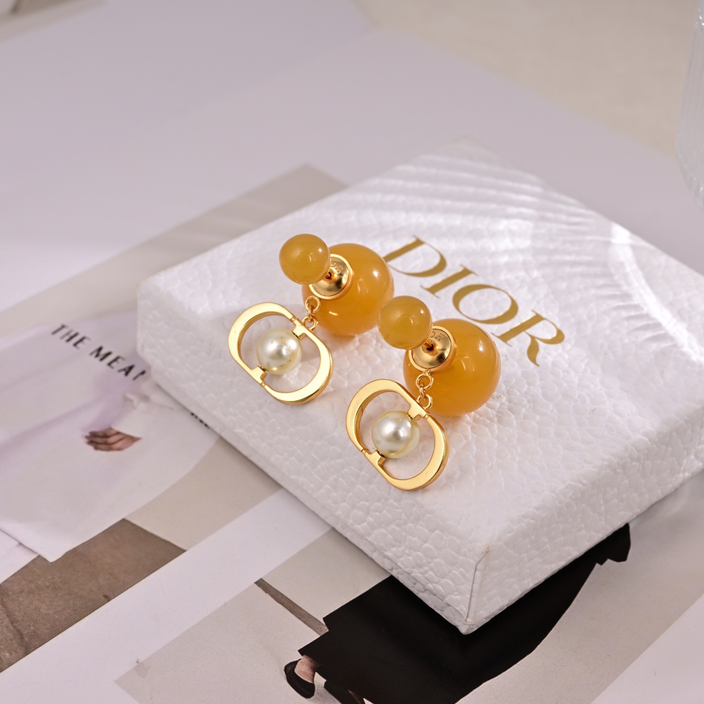 ❤️迪奥 新款👼一线大牌都爱的Dior·迪奥 新品字母CD耳环 金属质感逆袭版字母潮范儿抢风头  完全胜
