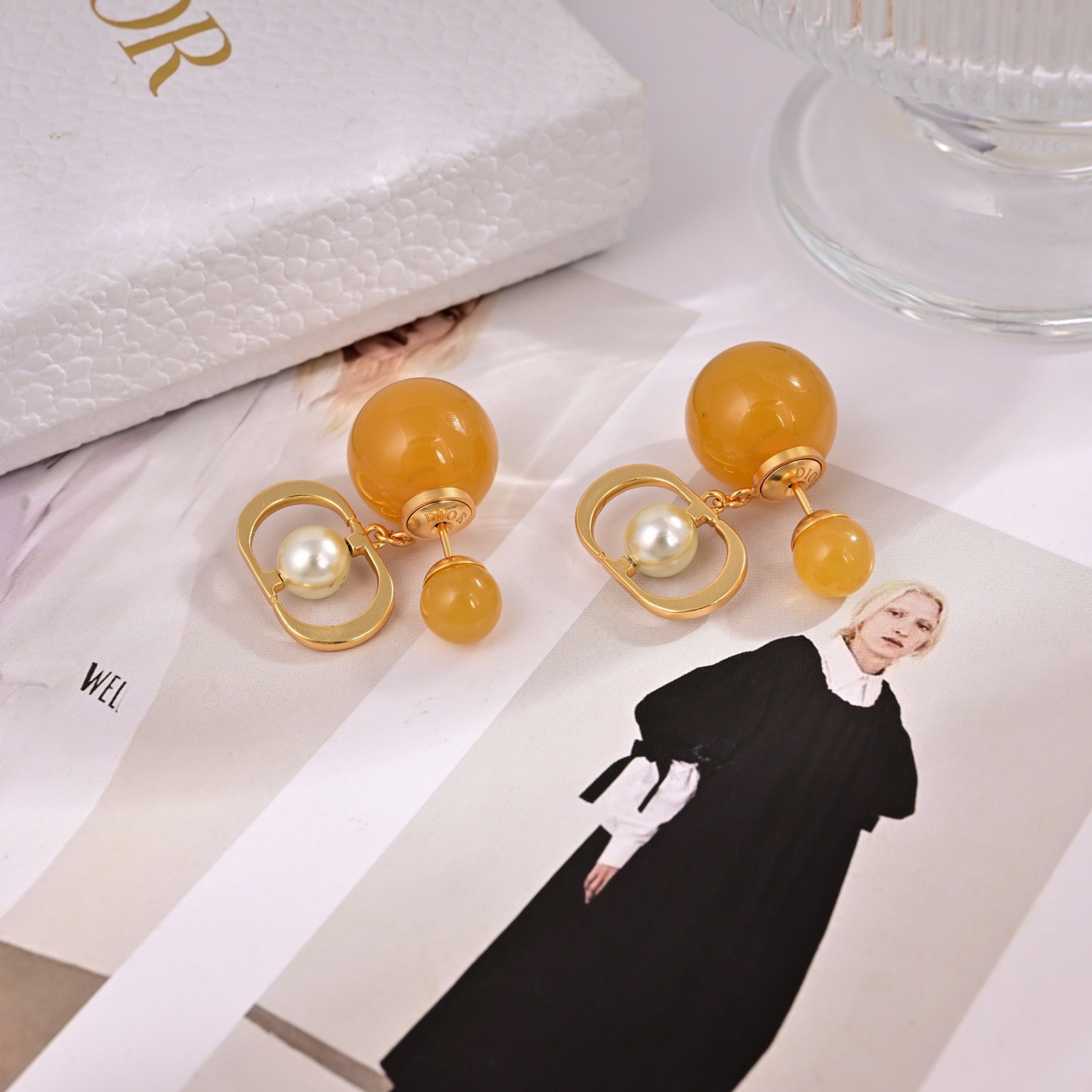 ❤️迪奥 新款👼一线大牌都爱的Dior·迪奥 新品字母CD耳环 金属质感逆袭版字母潮范儿抢风头  完全胜