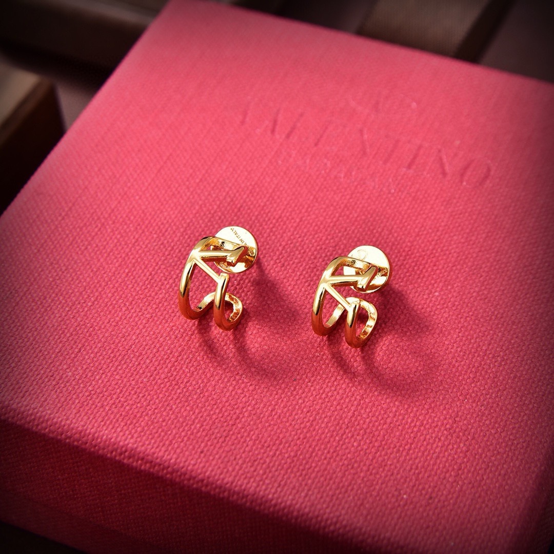 ❤️Valentino  华伦天奴 耳钉💫重磅新品火爆网络来了 简约大方  时尚百搭✅ 金色耳钉🌟专柜一
