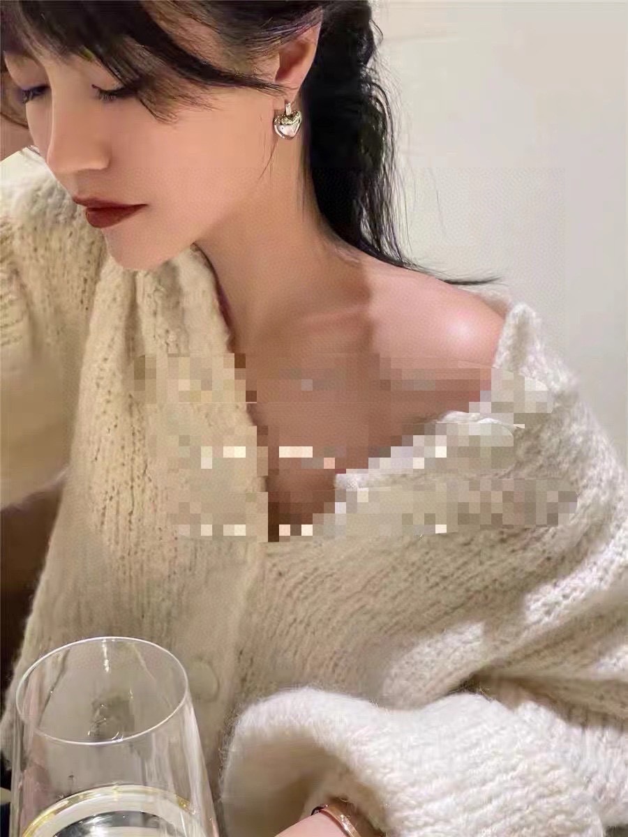 ❤️BV 新款耳钉 与众不同的设计 个性十足 颠覆你对传统耳环的印象 使其魅力爆灯。