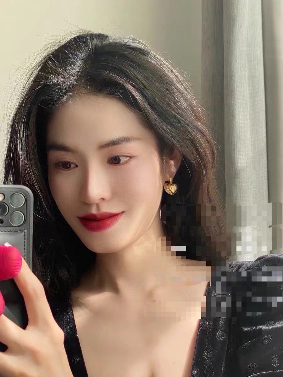 ❤️BV 新款耳钉 与众不同的设计 个性十足 颠覆你对传统耳环的印象 使其魅力爆灯。