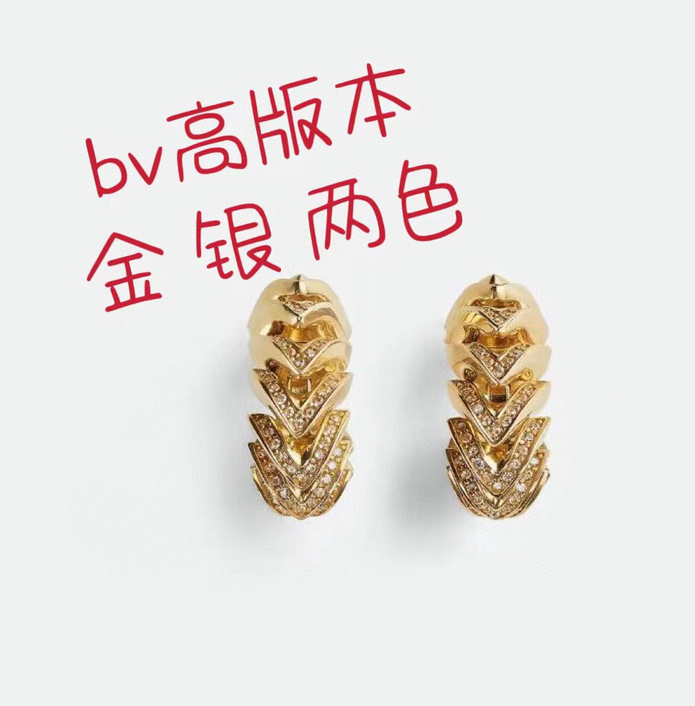 ❤️BV 新款耳环与众不同的设计 个性十足 颠覆你对传统耳环的印象 使其魅力爆灯
