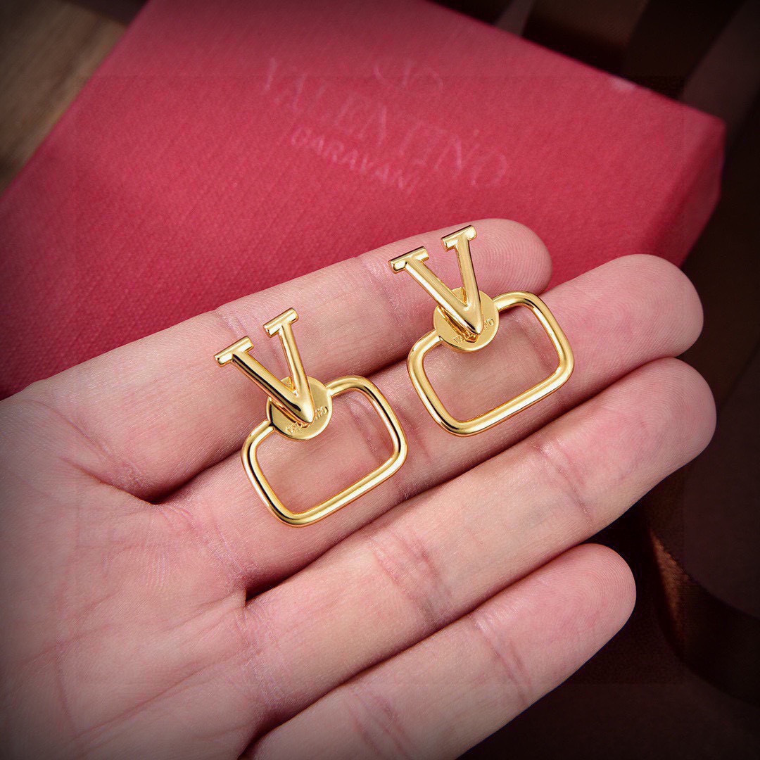 ❤️Valentino 华伦天奴 耳环💫重磅新品火爆网络来了 简约大方  时尚百搭✅ 金色耳钉🌟专柜一致