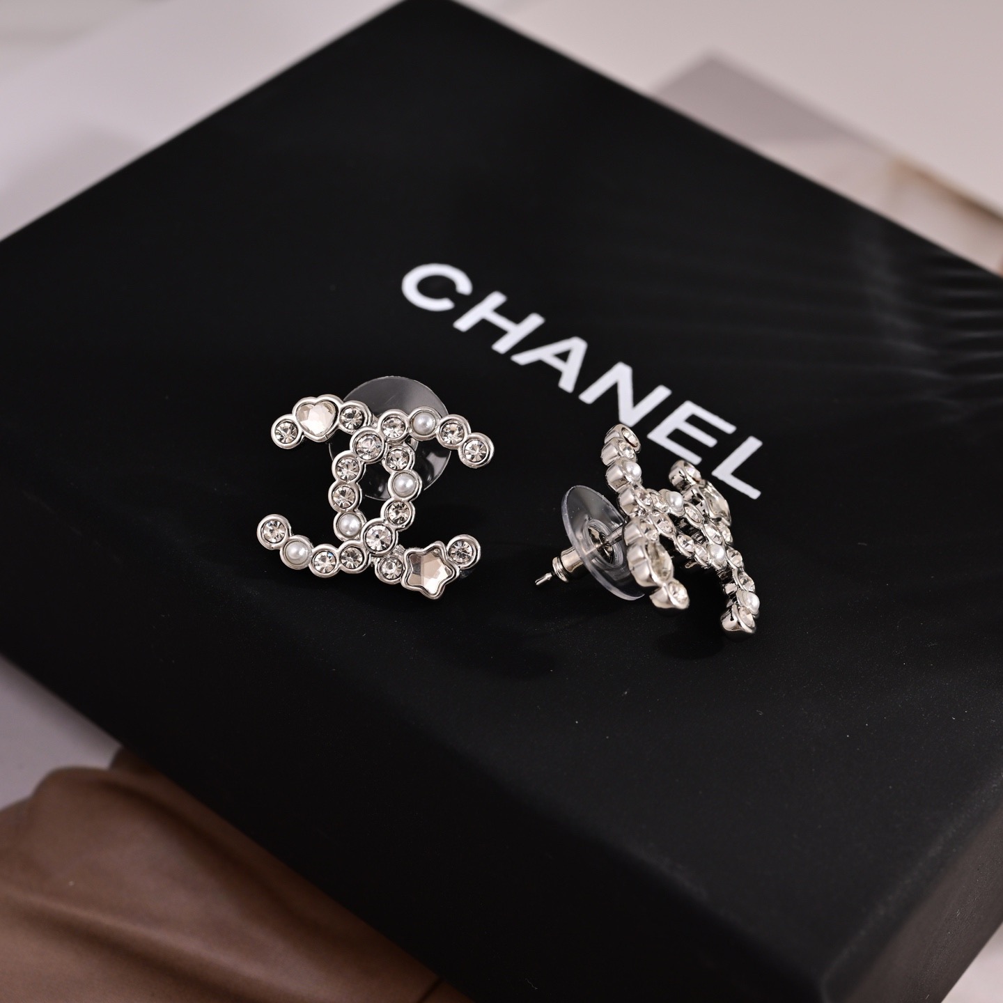 👌官网打版 小香 CHANEL 耳钉😍优雅大方精工设计   雕刻 非常修饰脸型    青春活力    看