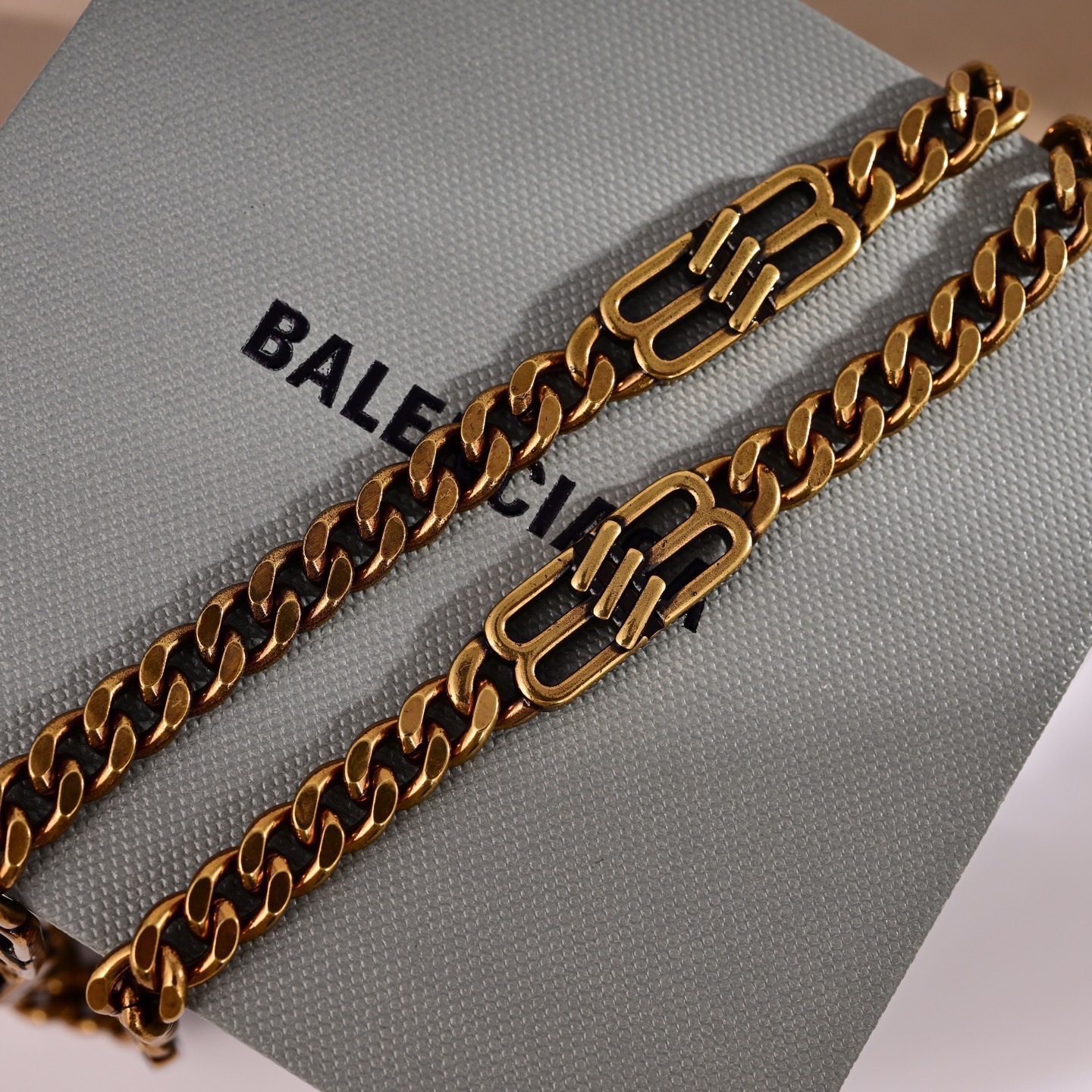❤️原单货🔹🔹新品 巴黎世家 Balenciaga 新款项链🔹专柜一致黄铜材质。 火爆款出货 设计独特 