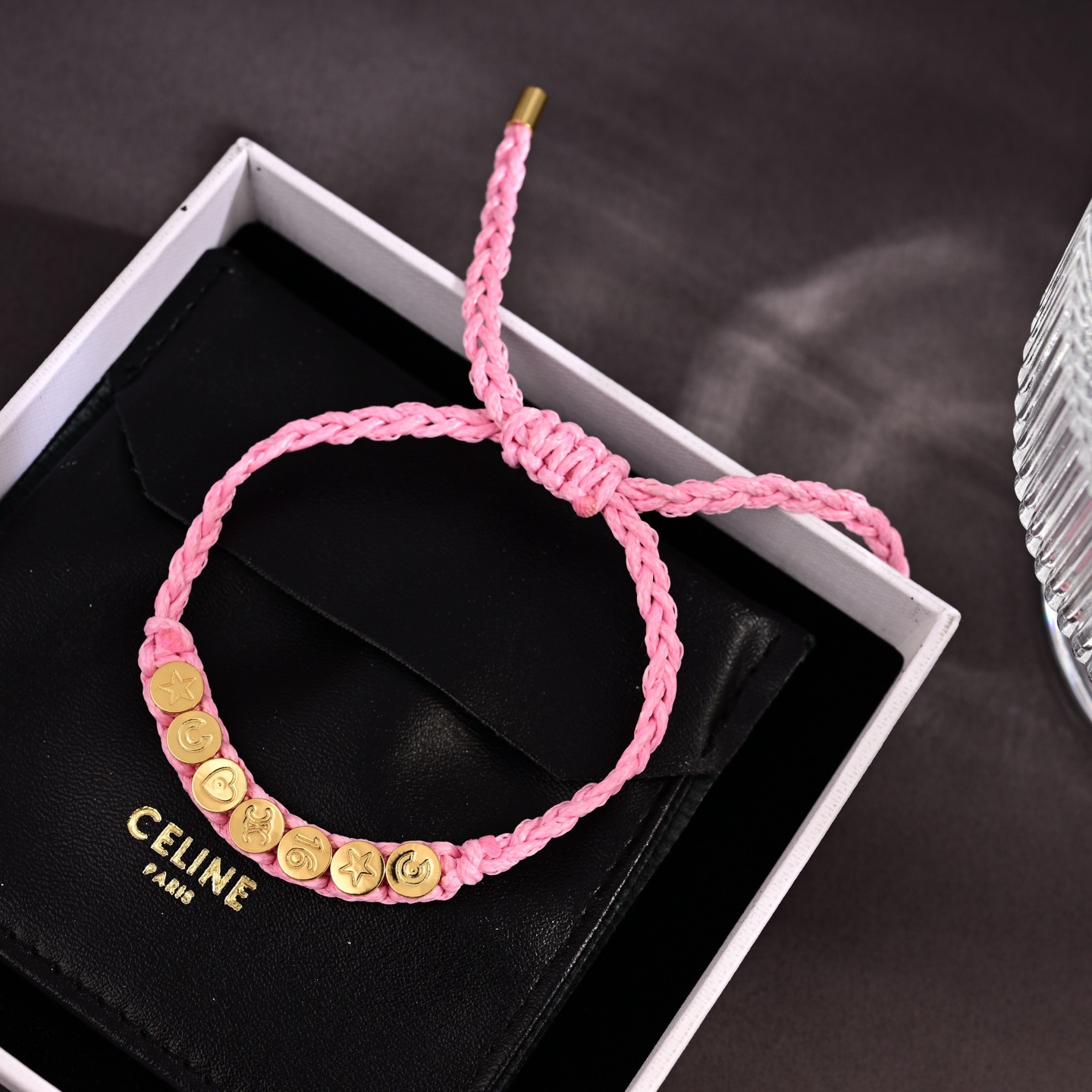 ❤️Celine 新款PLAGE金色饰面手链👌与众不同的设计 个性十足 颠覆你对传统手链的印象 使其魅力