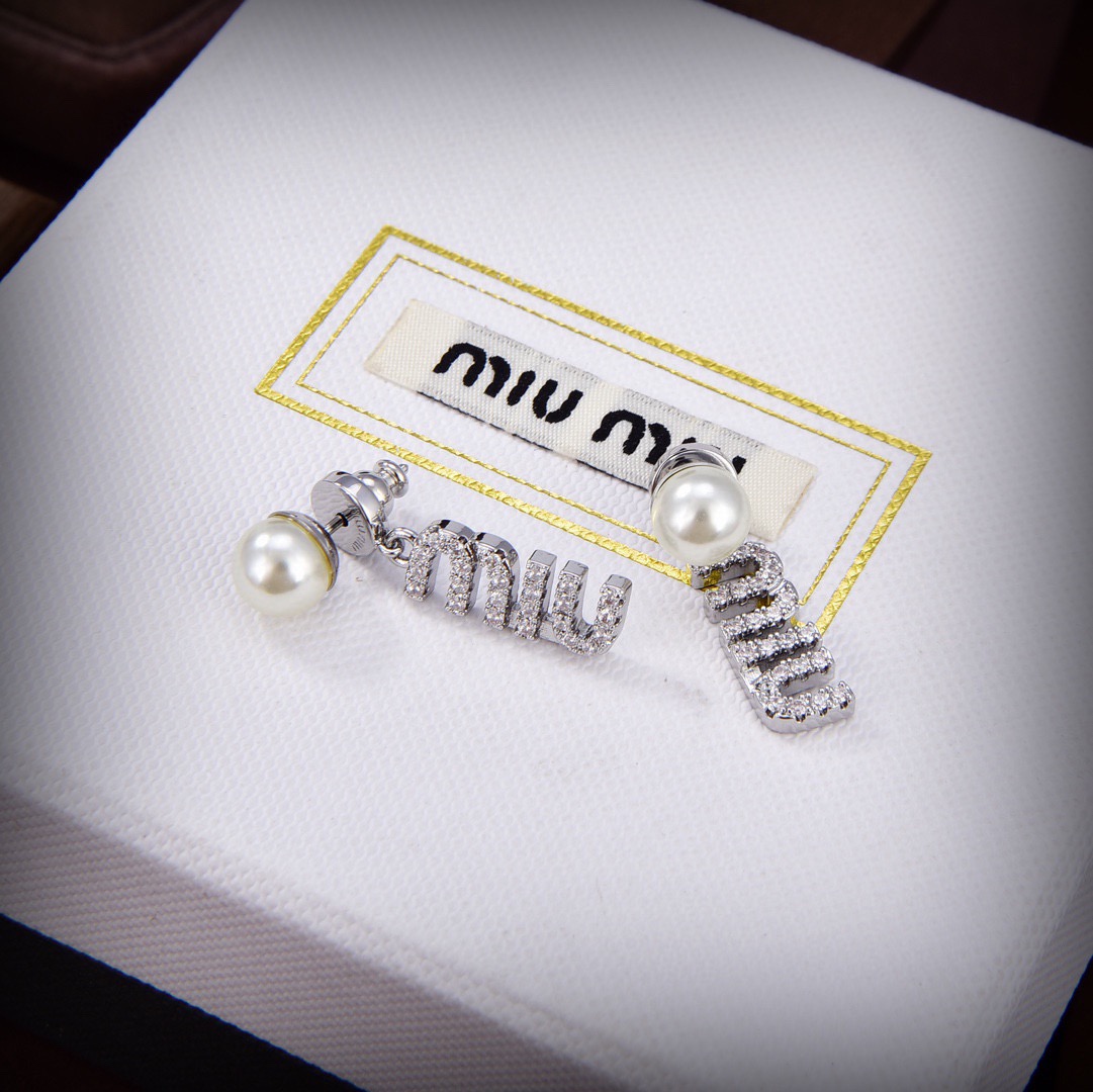 ❤️P新品❗☀原单货 ☀新款miumiu字树脂母耳钉☀专柜一致黄铜材质 超级有质感