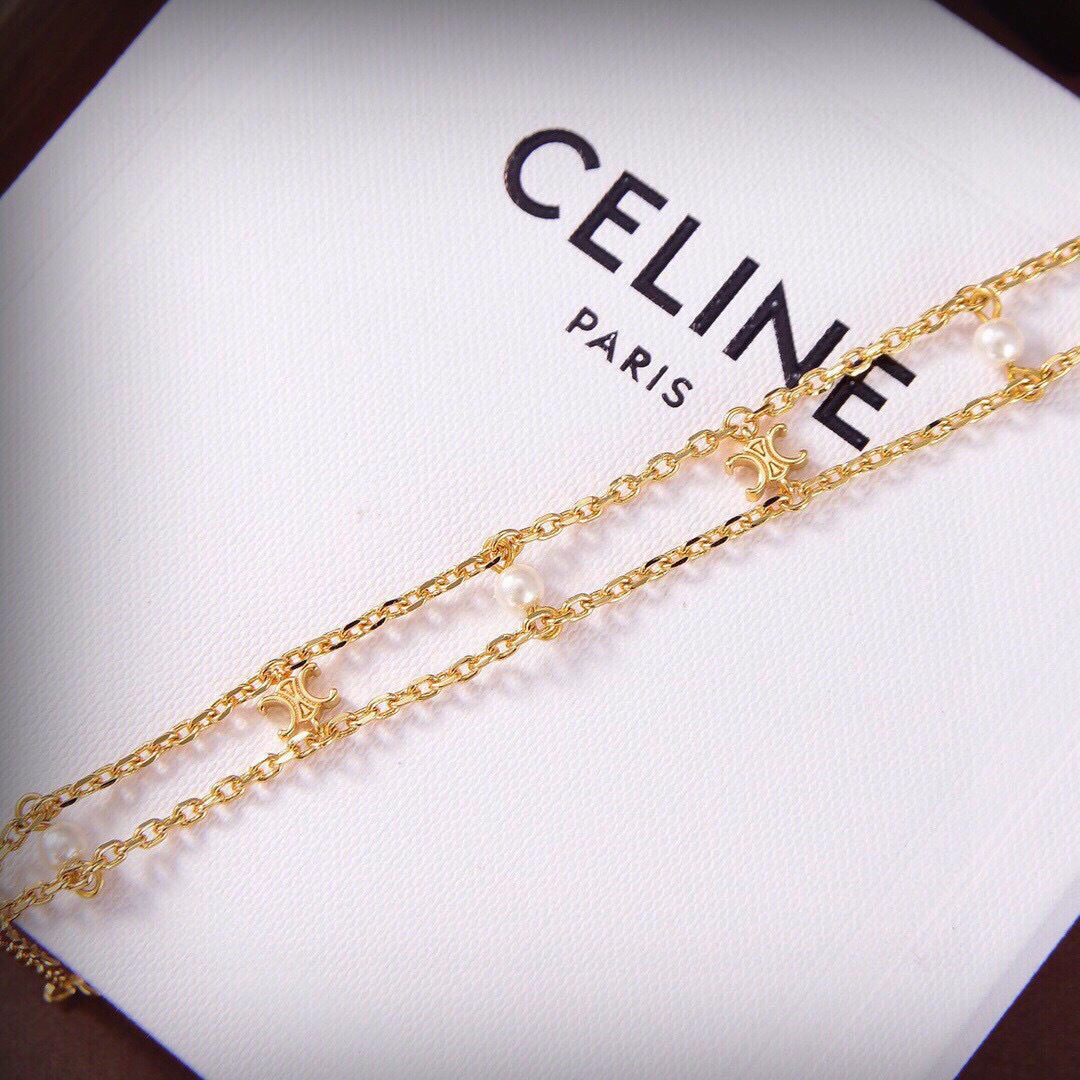 ❤️Celine新款艺术感十足手链。黄铜材质雕刻图案！超炸Chic感 ，简洁百搭、文艺个性，带给你时髦体