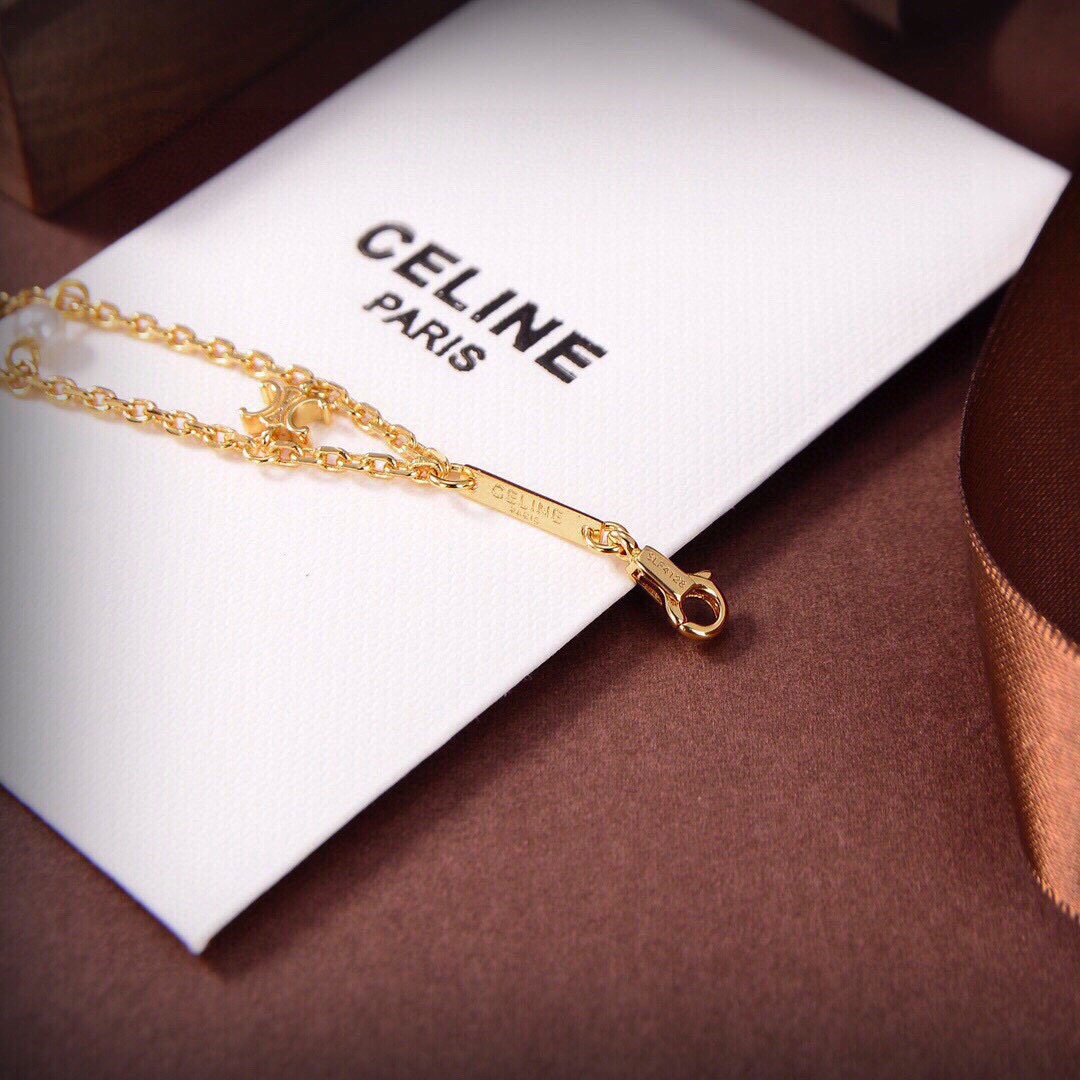 ❤️Celine新款艺术感十足手链。黄铜材质雕刻图案！超炸Chic感 ，简洁百搭、文艺个性，带给你时髦体